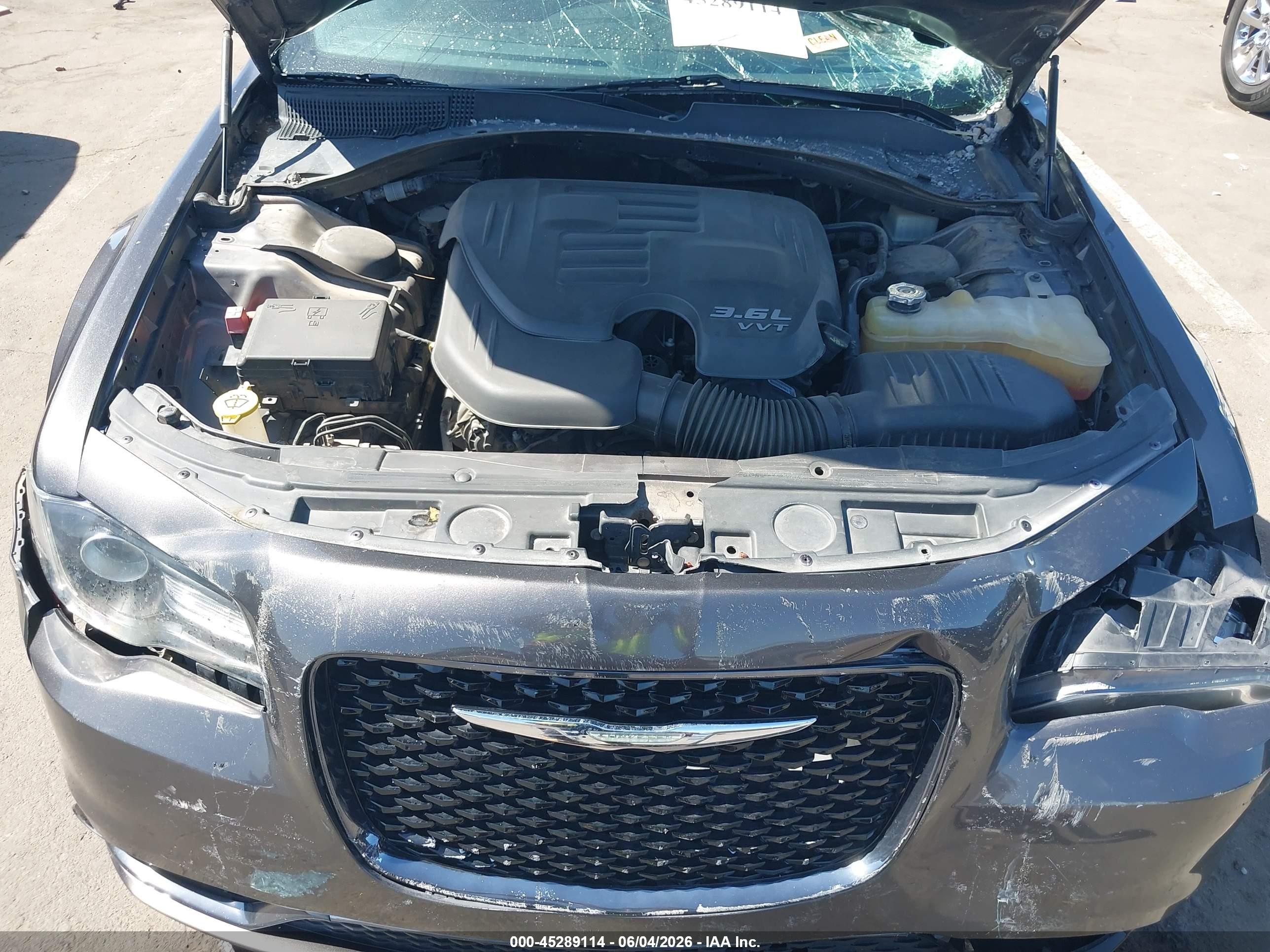 2019 Chrysler 300 Touring Gray vin: 2C3CCAAG4KH500865