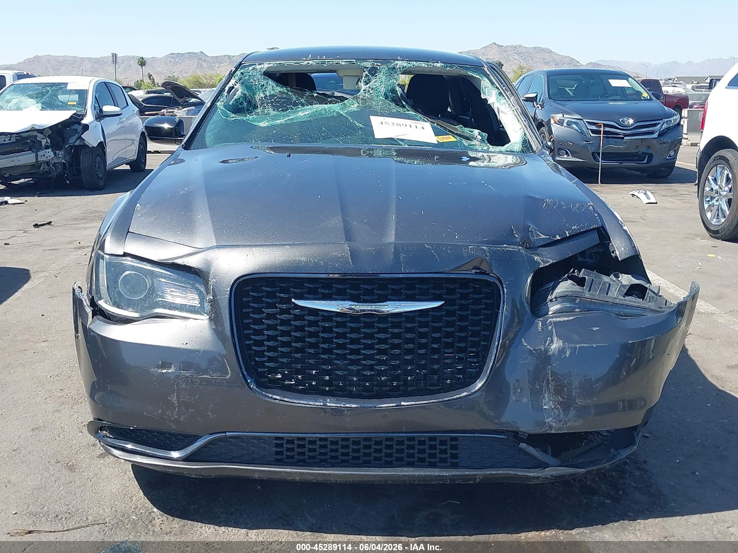 2019 Chrysler 300 Touring Gray vin: 2C3CCAAG4KH500865