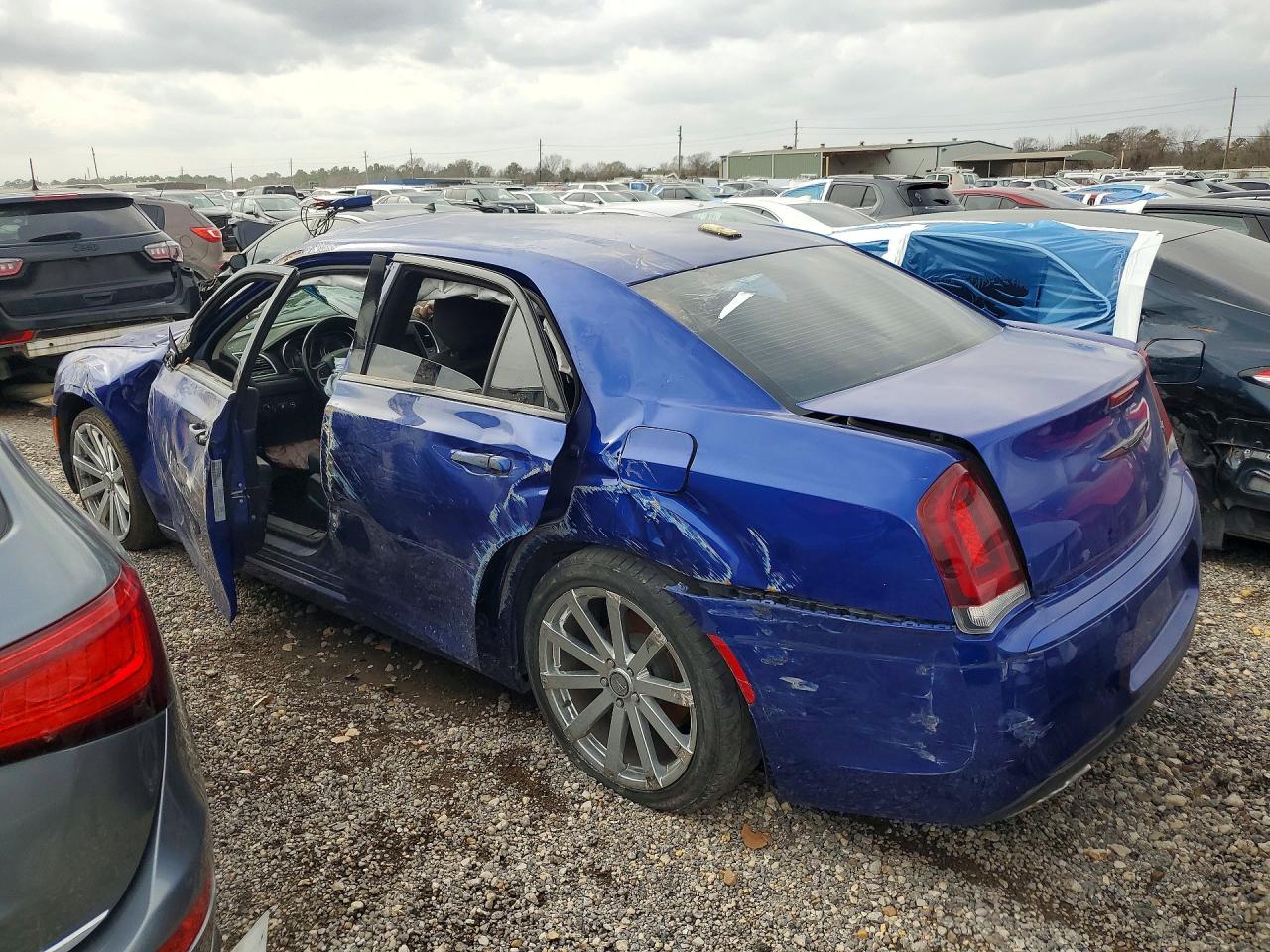2020 Chrysler 300 Touring Blue vin: 2C3CCAAG4LH220803