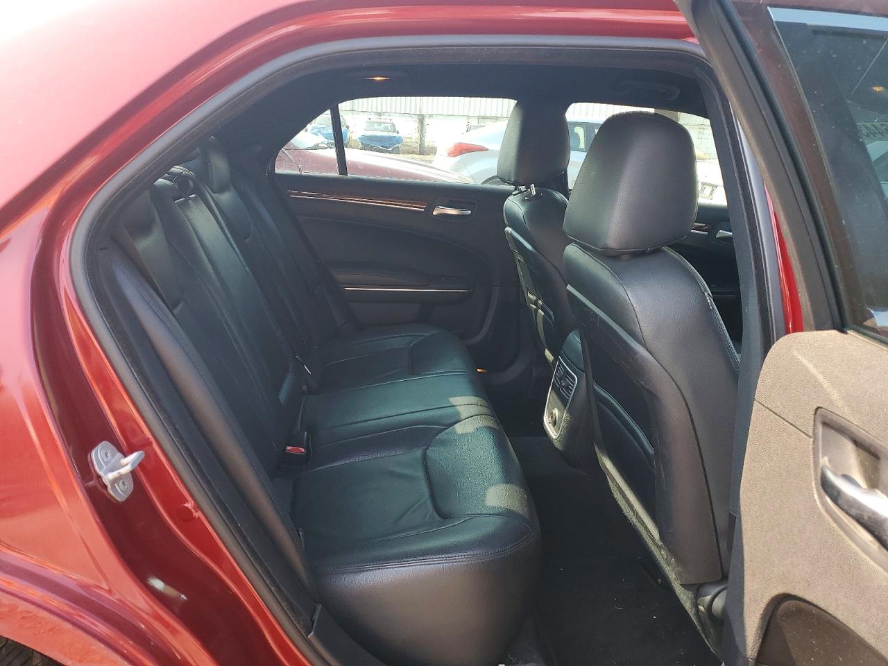 2012 Chrysler 300 Red vin: 2C3CCAAG5CH209714