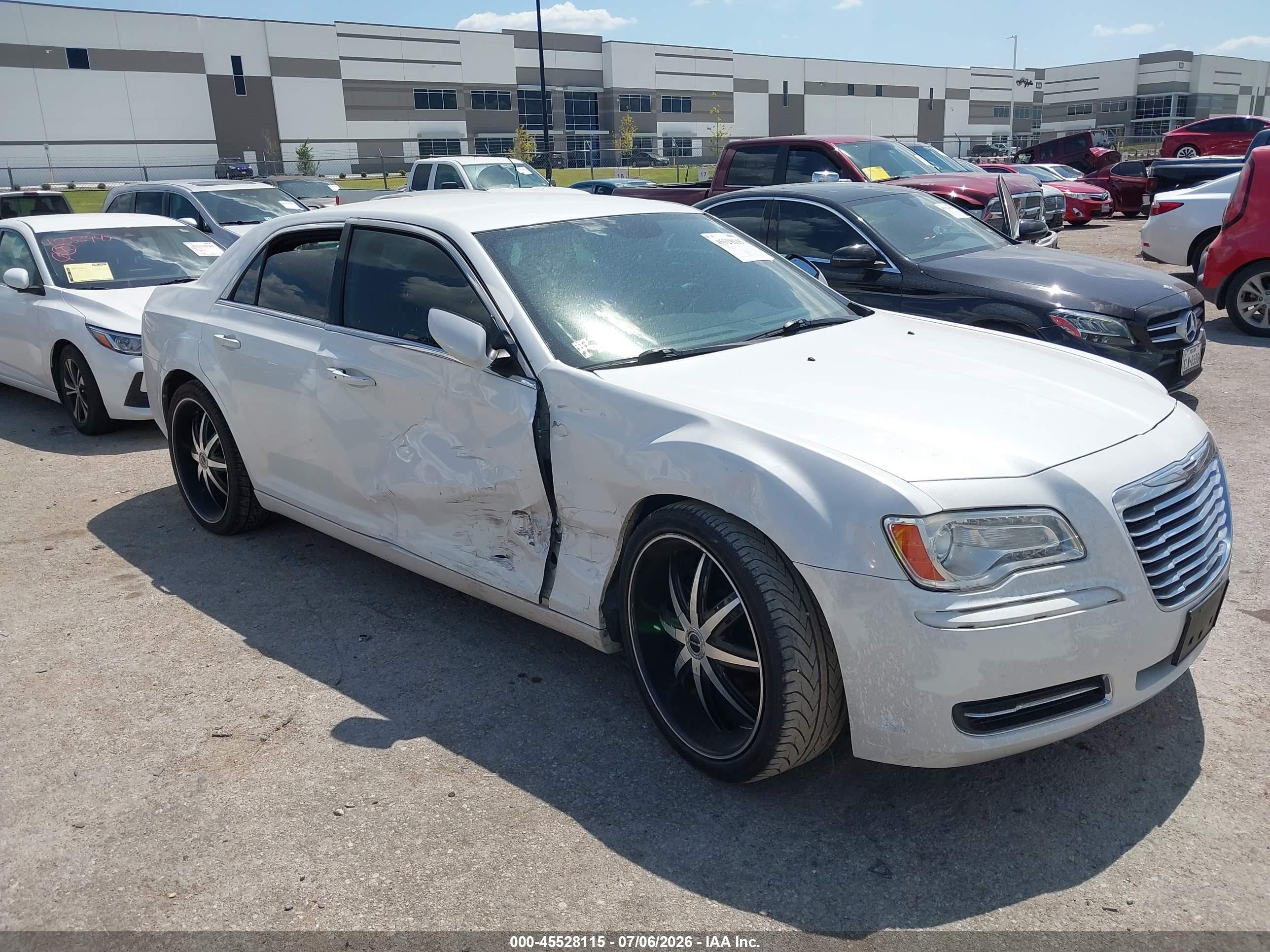 2013 Chrysler 300 Motown White vin: 2C3CCAAG5DH556400
