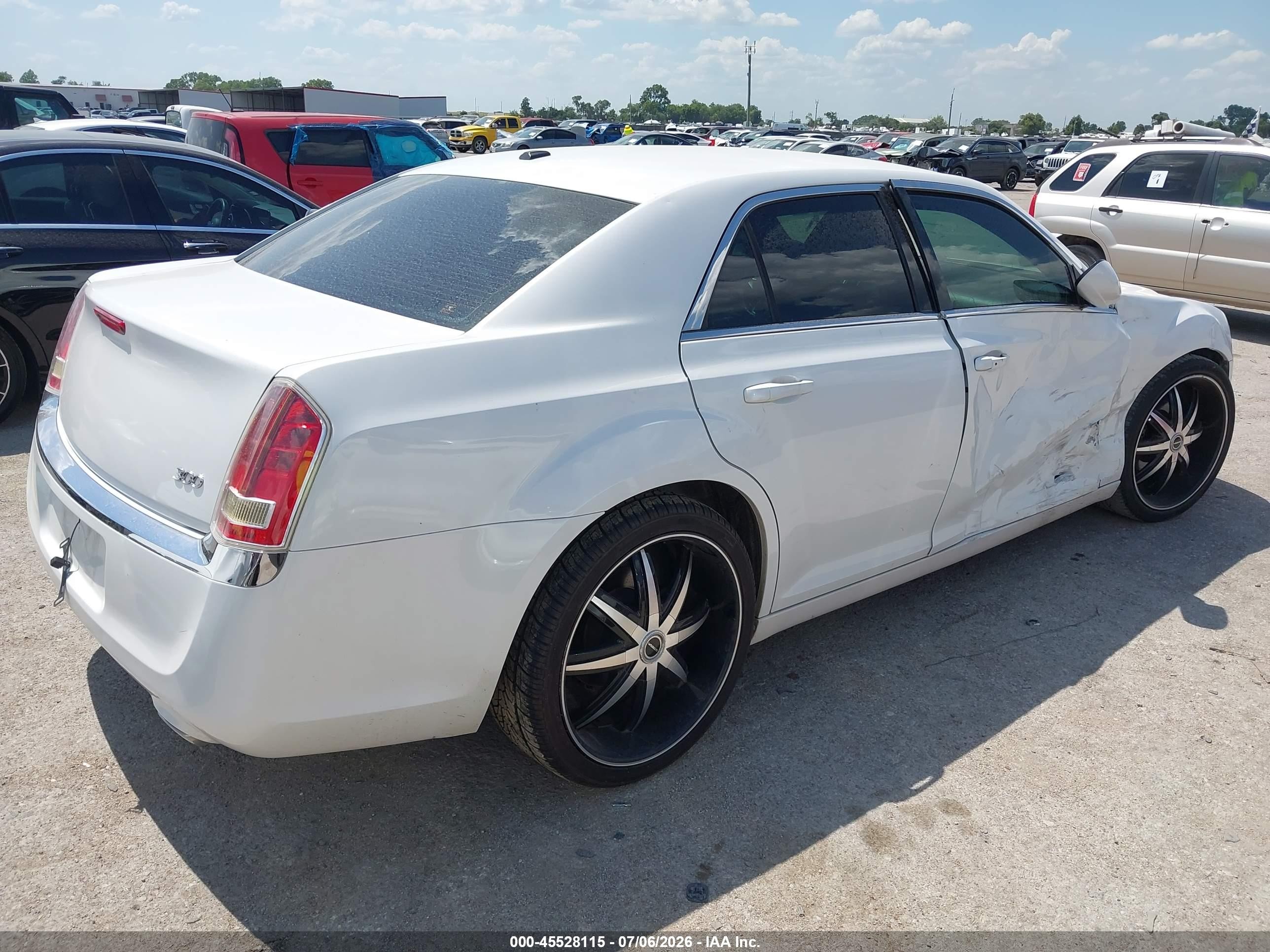 2013 Chrysler 300 Motown White vin: 2C3CCAAG5DH556400