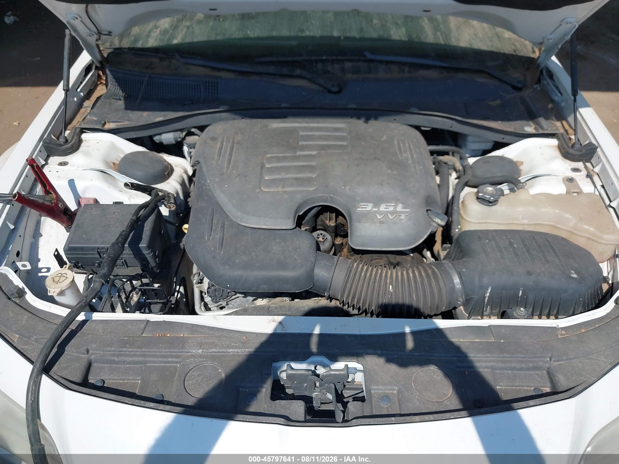 2014 Chrysler 300   Белый vin: 2C3CCAAG5EH138873