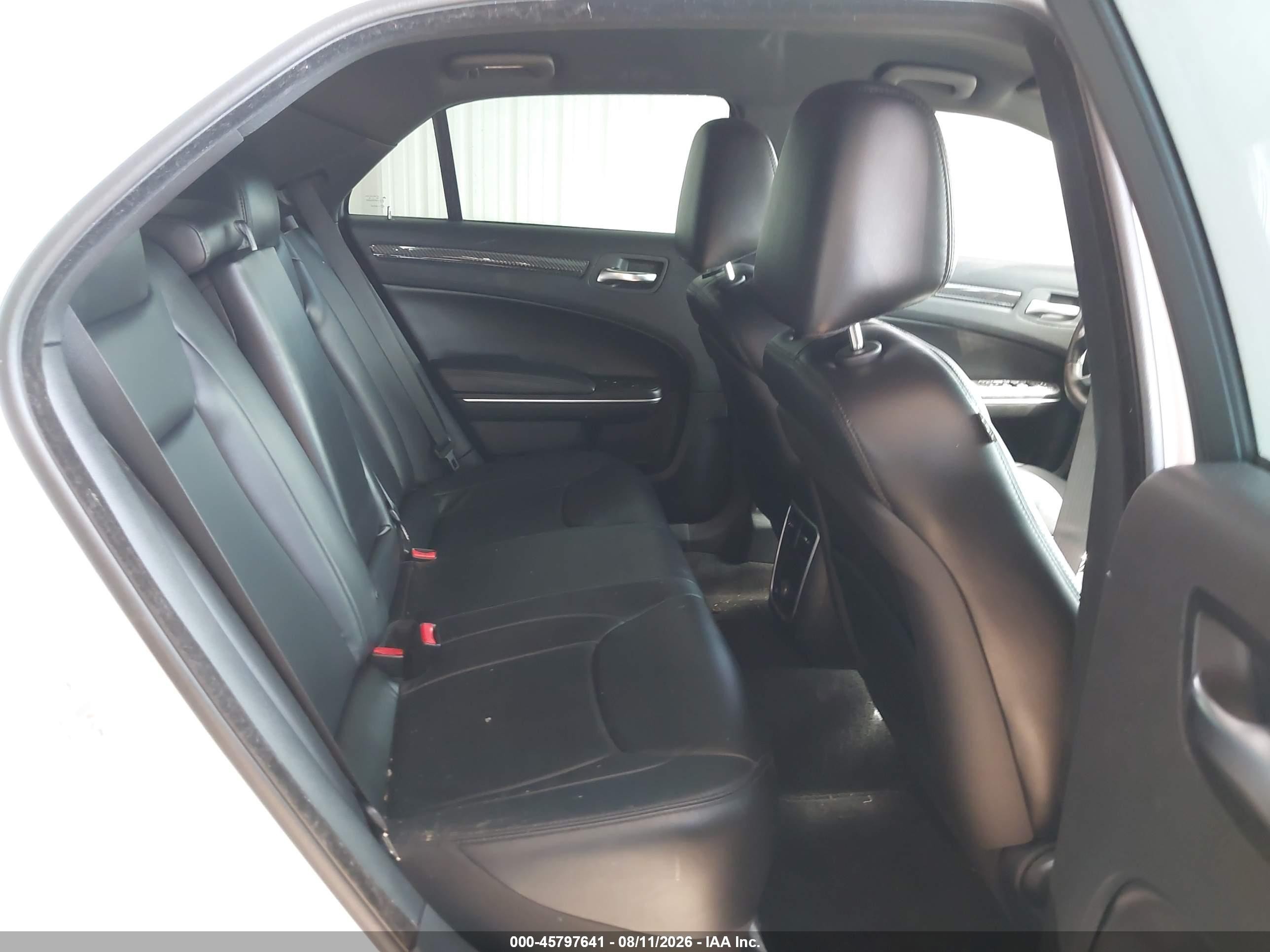 2014 Chrysler 300   Белый vin: 2C3CCAAG5EH138873