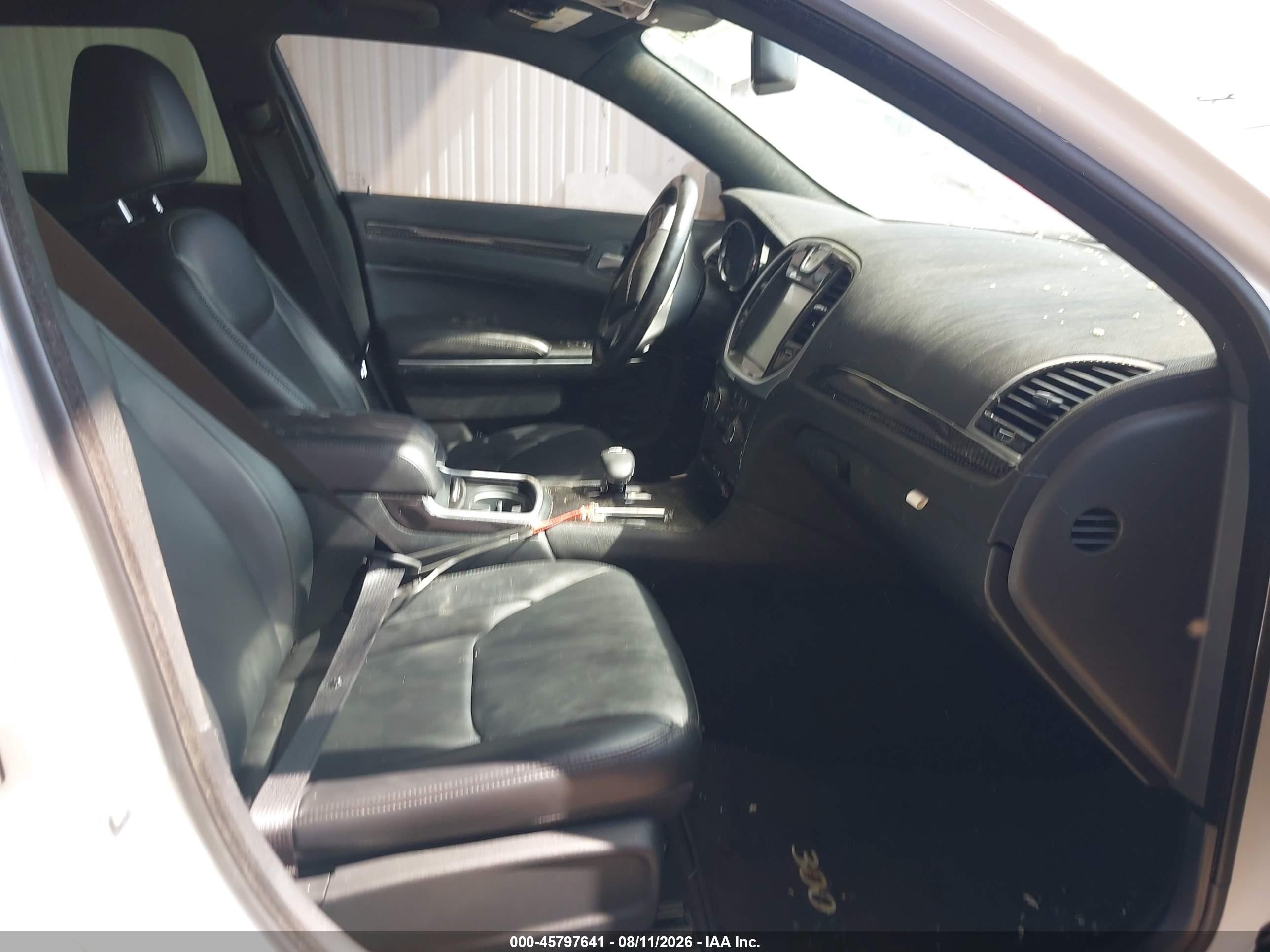 2014 Chrysler 300   Белый vin: 2C3CCAAG5EH138873