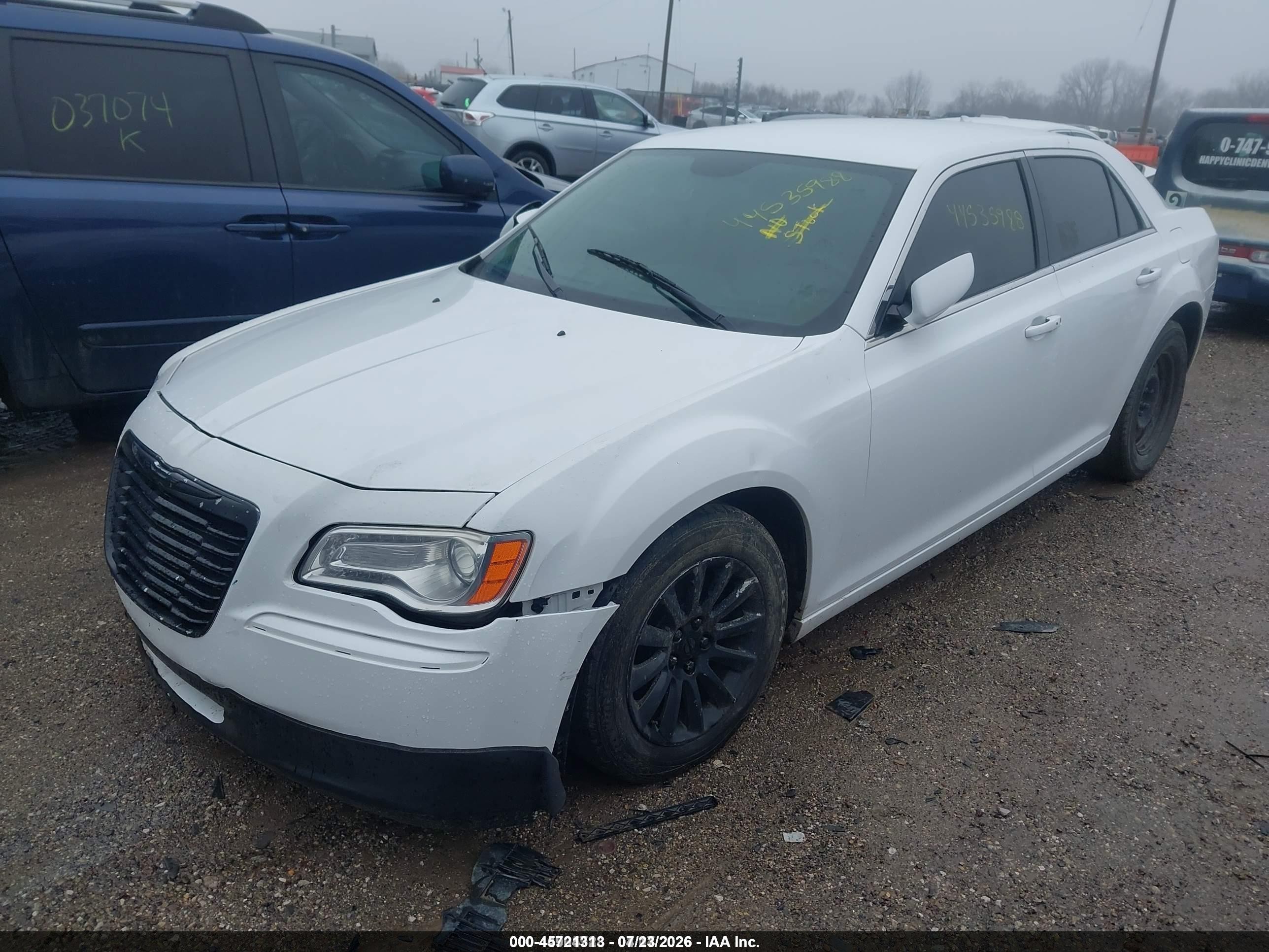 2014 Chrysler 300   White vin: 2C3CCAAG5EH175518