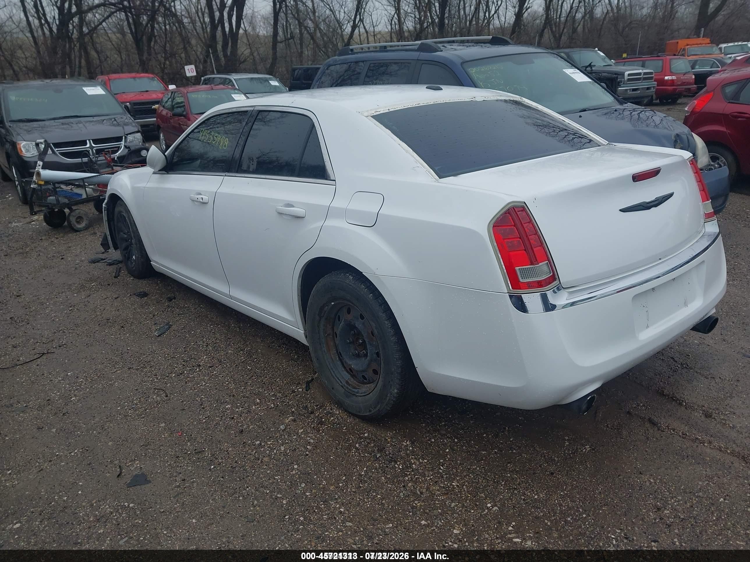 2014 Chrysler 300   White vin: 2C3CCAAG5EH175518