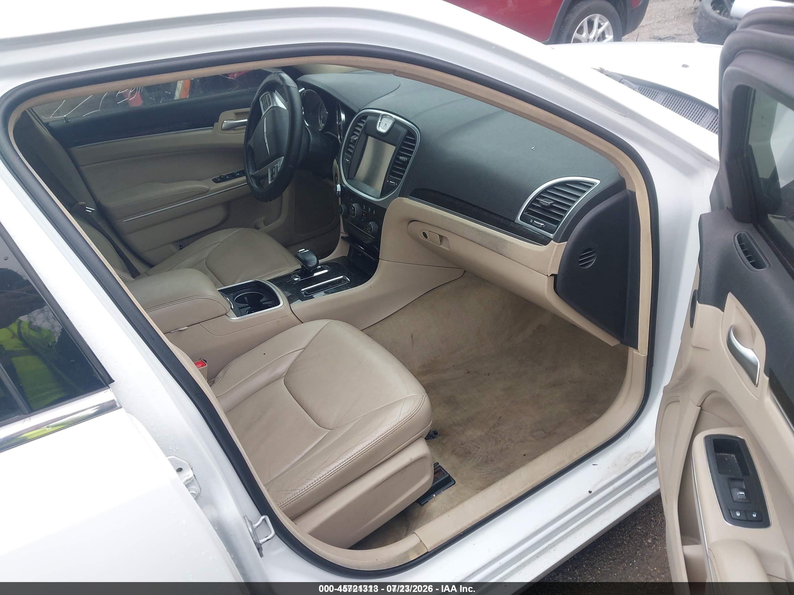 2014 Chrysler 300   White vin: 2C3CCAAG5EH175518