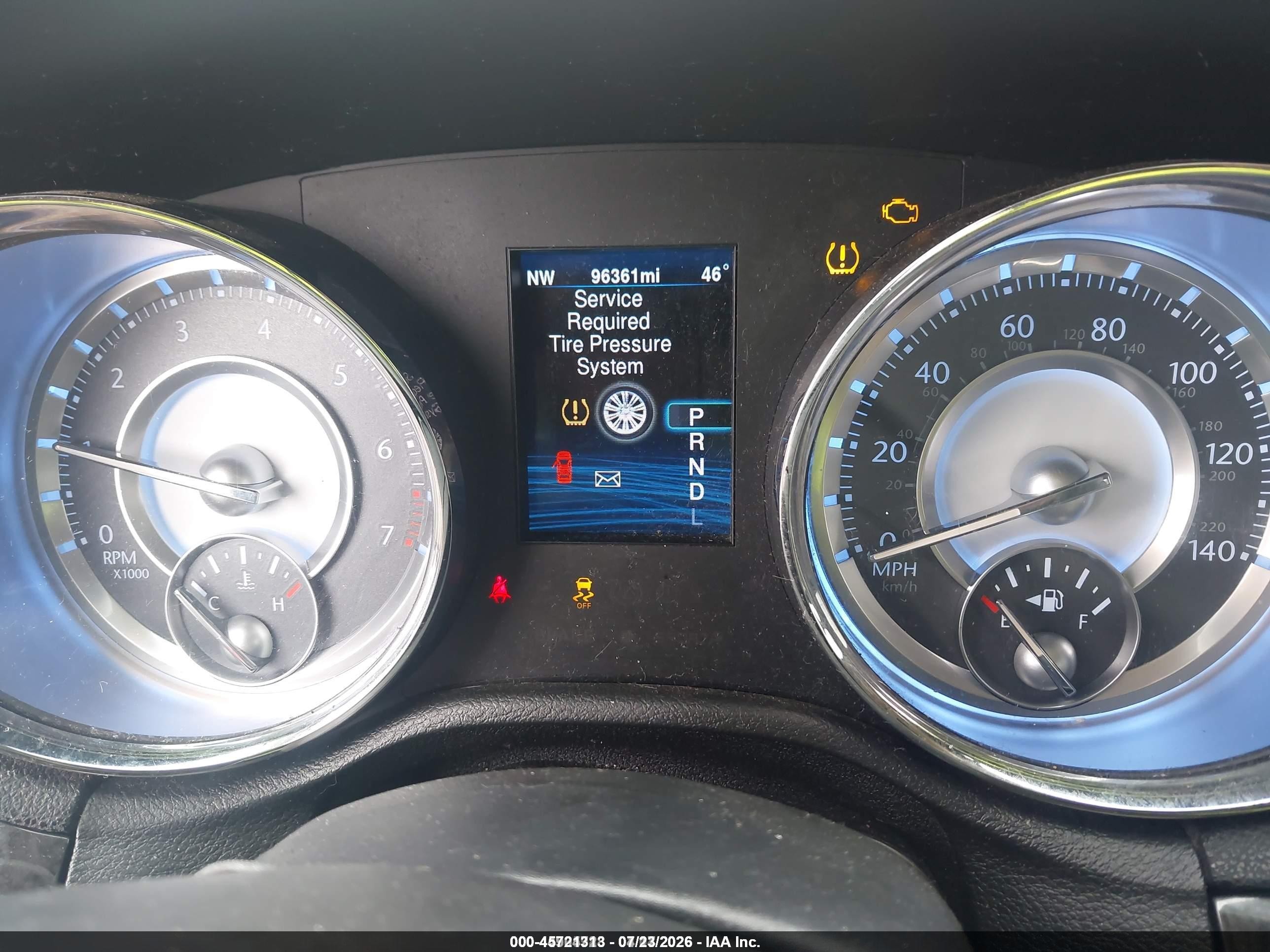 2014 Chrysler 300   White vin: 2C3CCAAG5EH175518