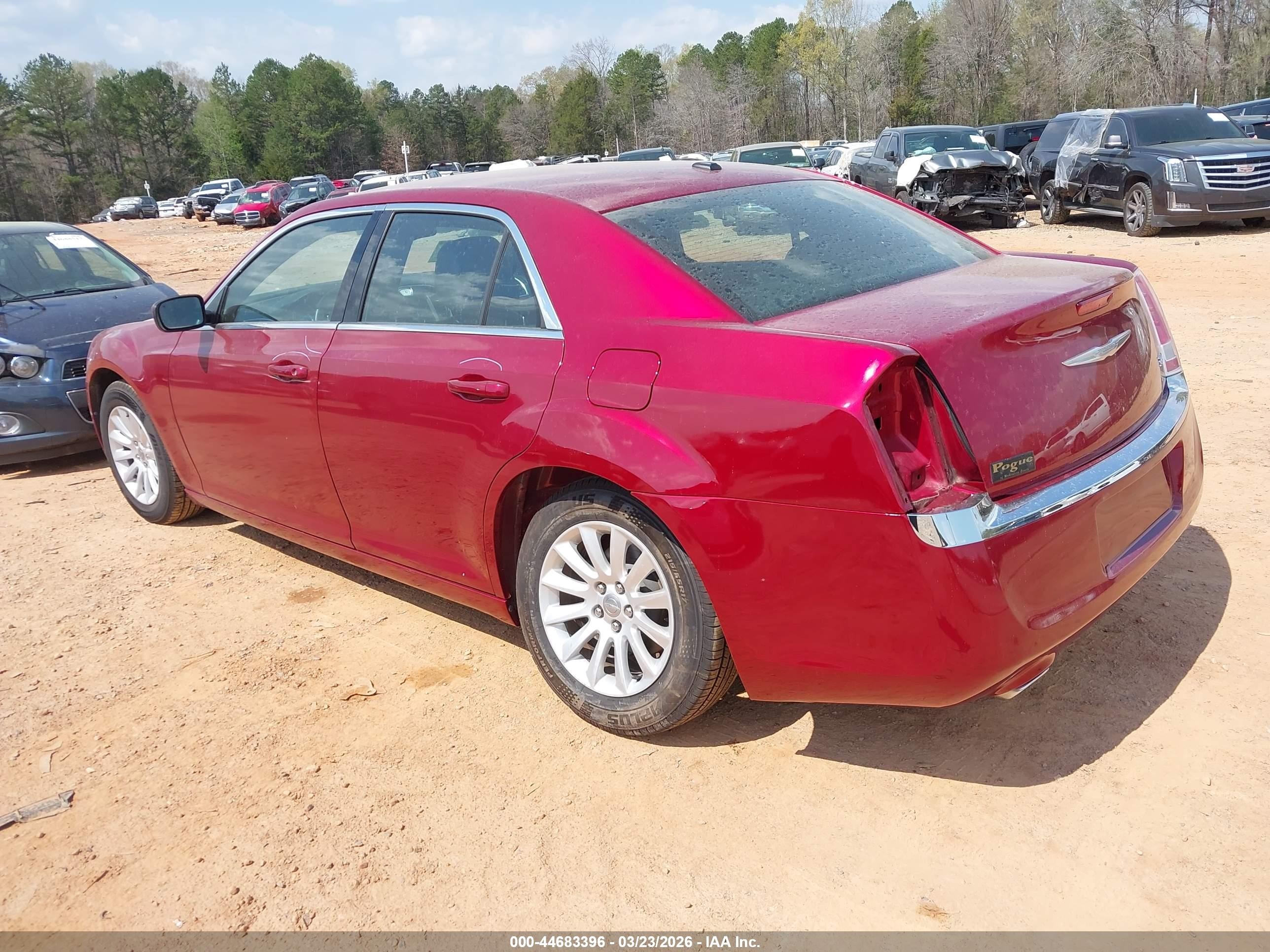 2014 Chrysler 300   Red vin: 2C3CCAAG5EH220960