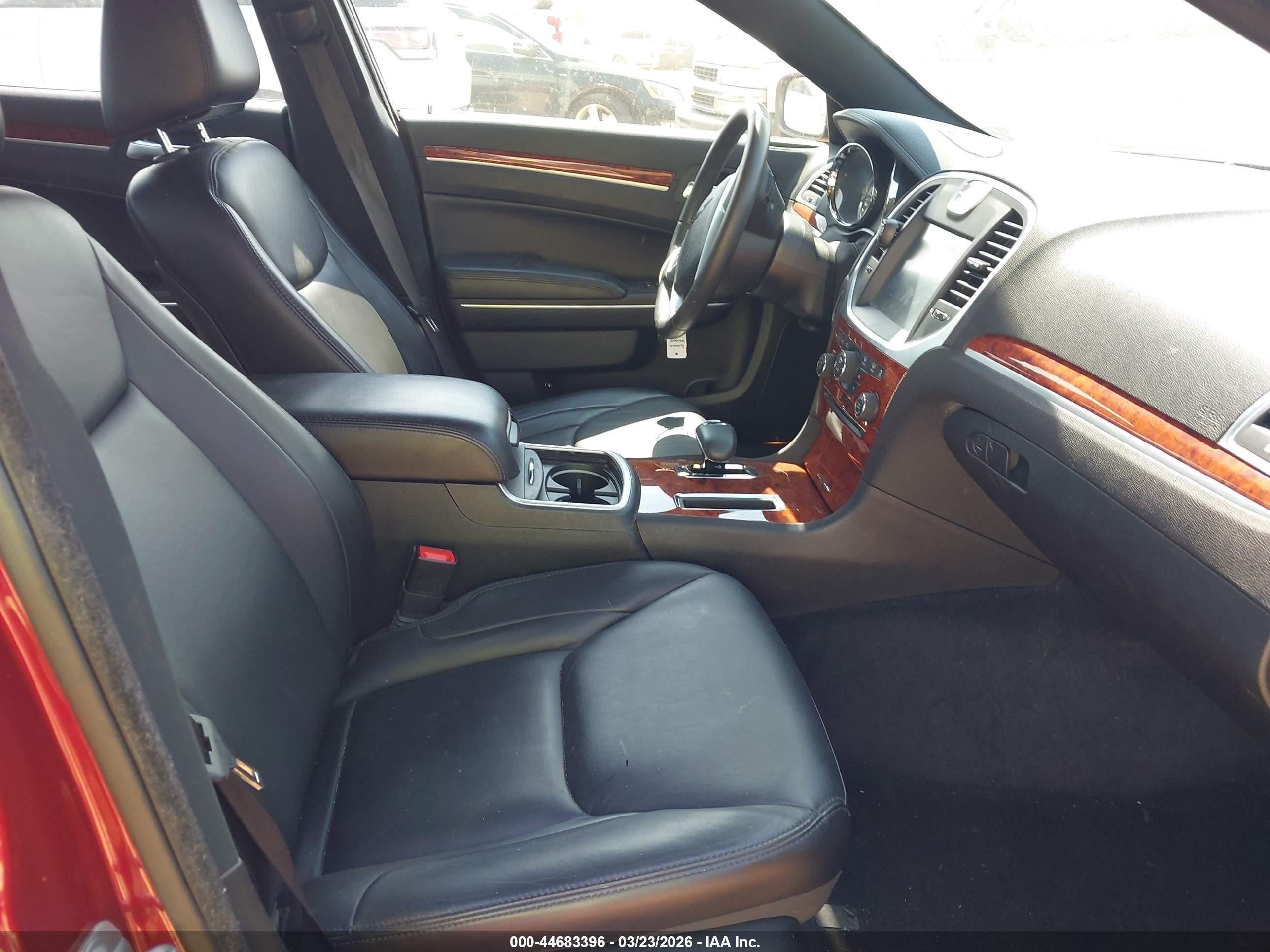 2014 Chrysler 300   Red vin: 2C3CCAAG5EH220960