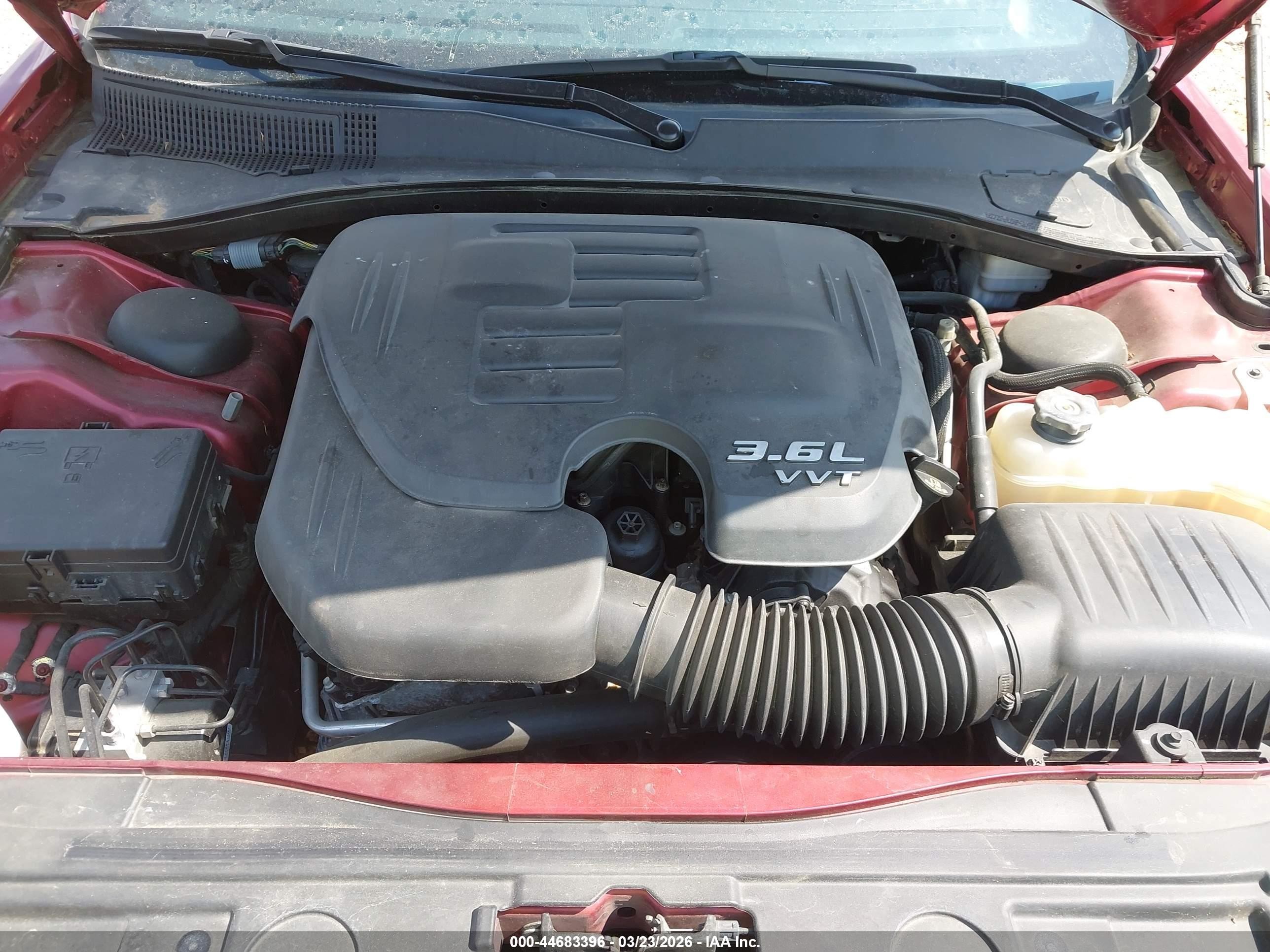 2014 Chrysler 300   Red vin: 2C3CCAAG5EH220960