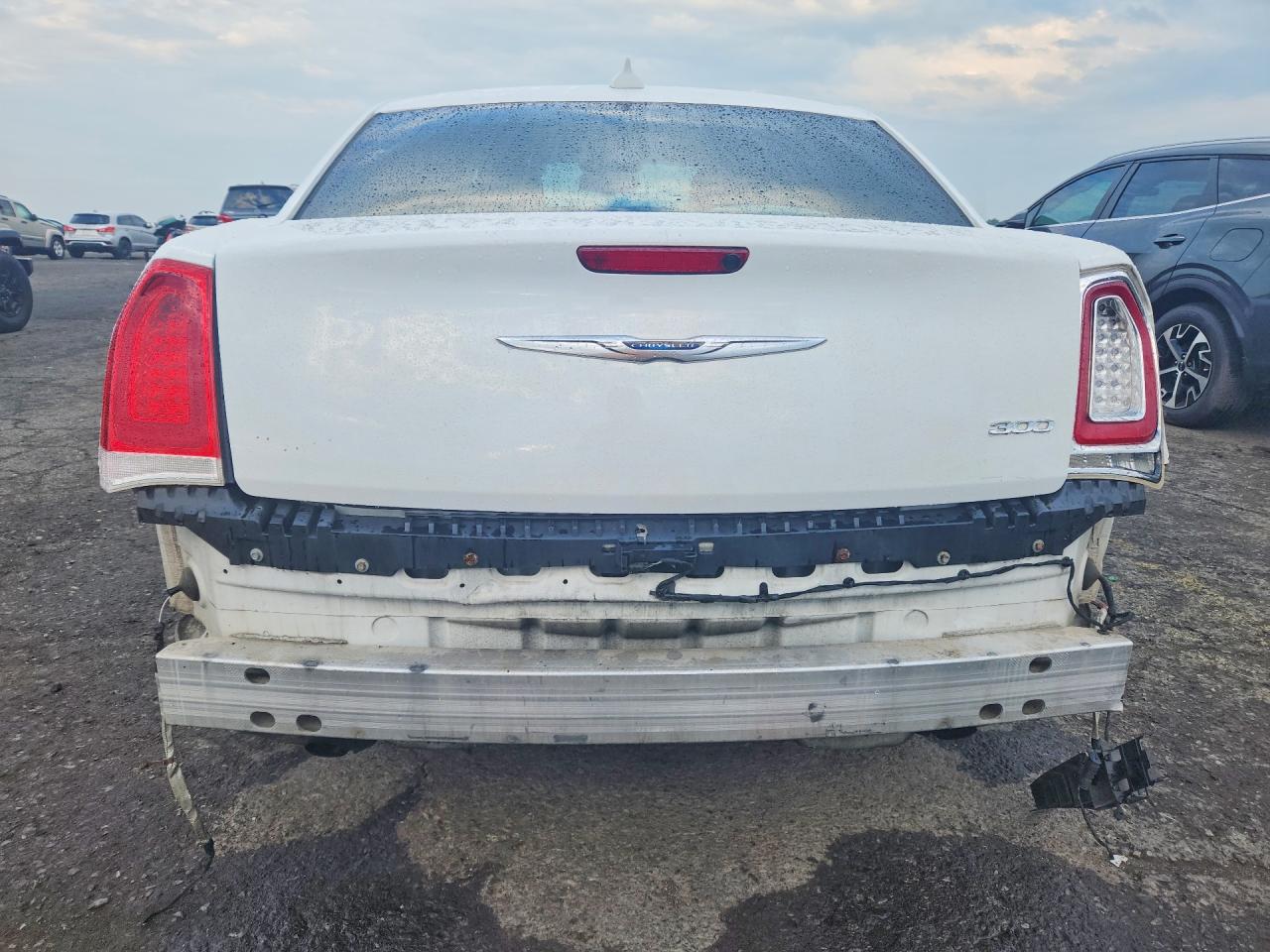 2015 Chrysler 300 Limited White vin: 2C3CCAAG5FH763470