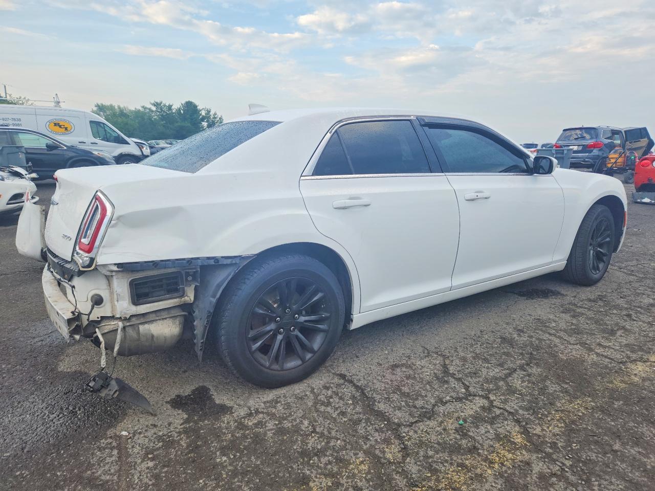 2015 Chrysler 300 Limited White vin: 2C3CCAAG5FH763470