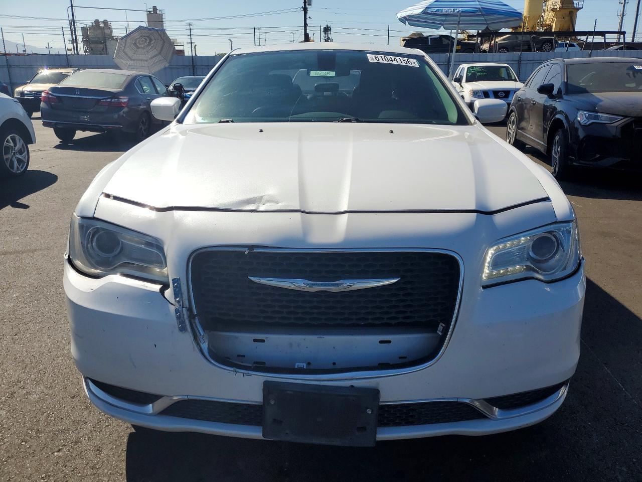 2015 Chrysler 300 Limited White vin: 2C3CCAAG5FH785775