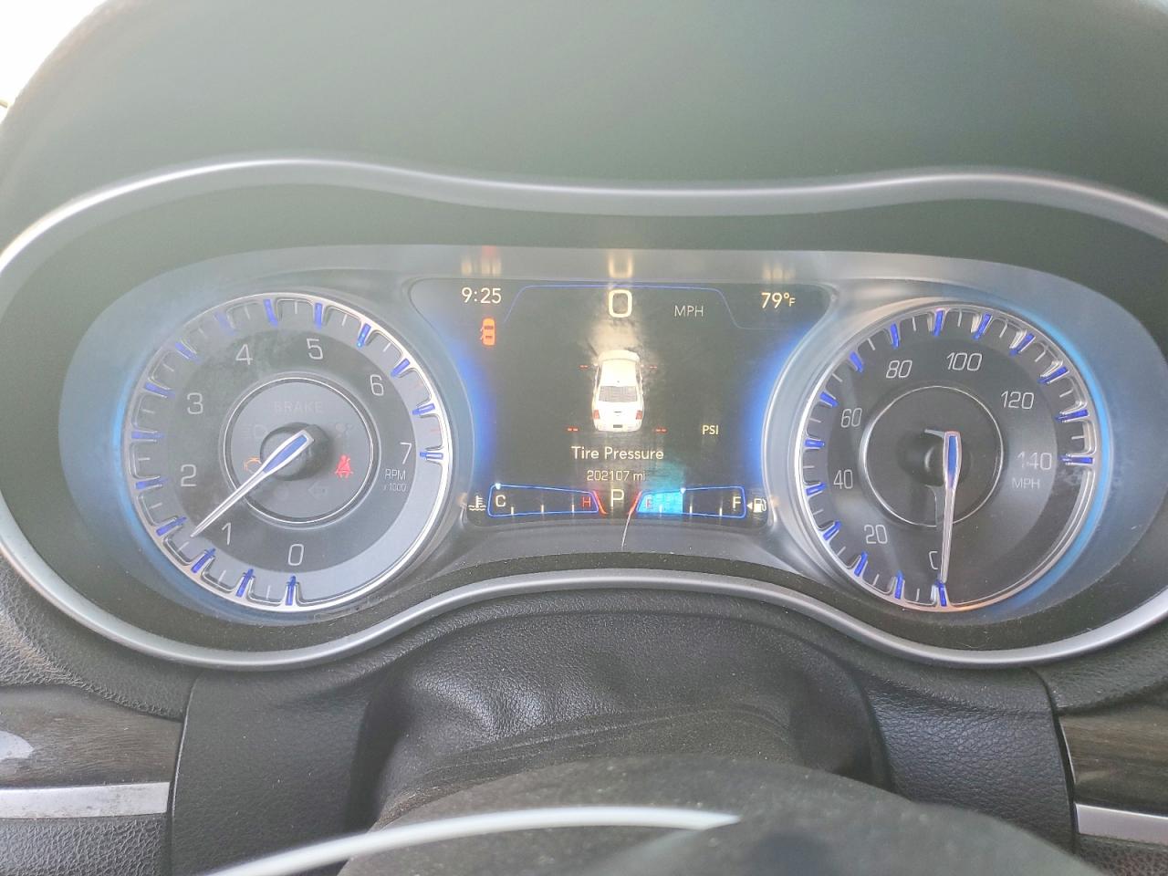 2015 Chrysler 300 Limited White vin: 2C3CCAAG5FH785775