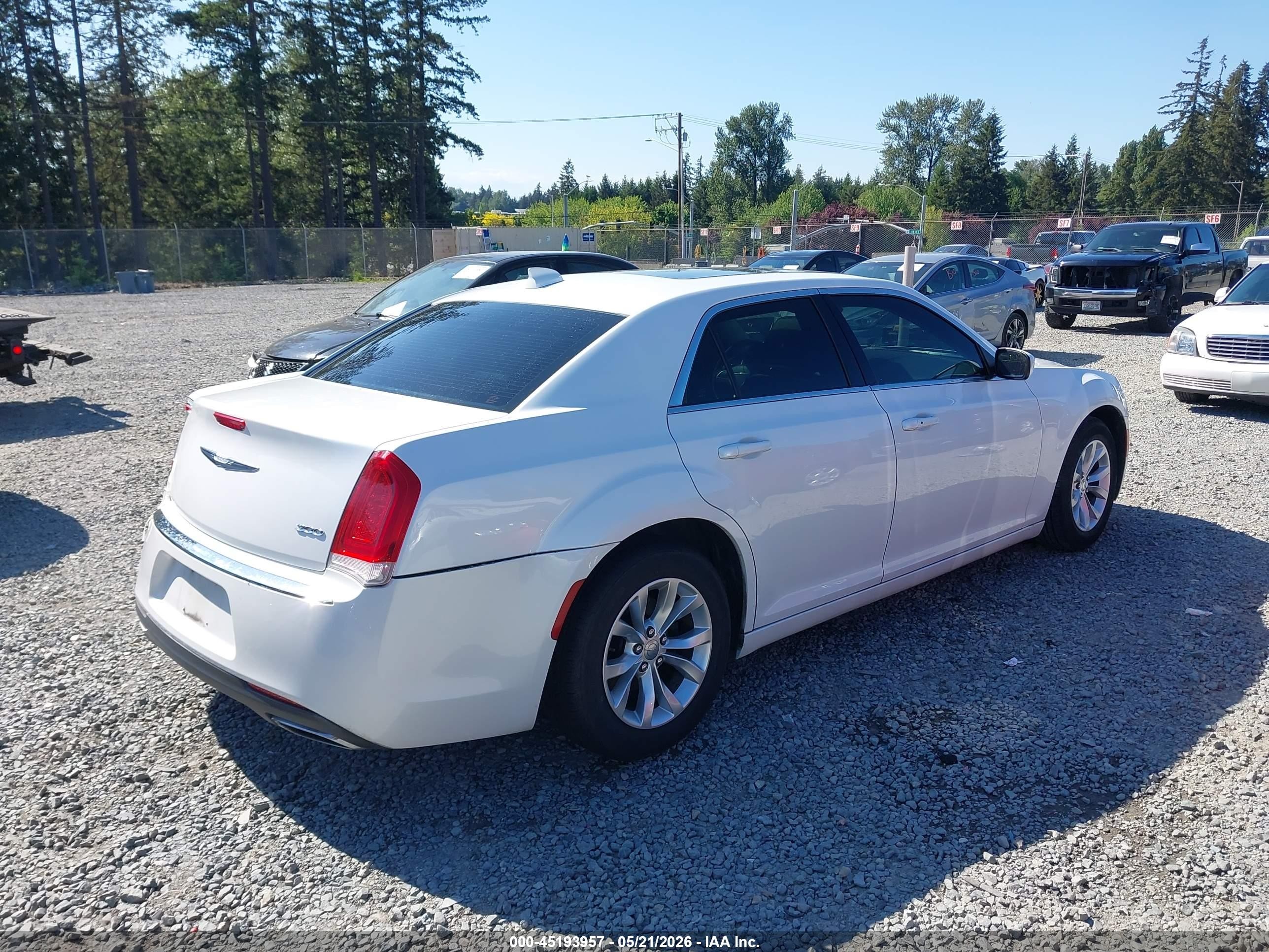 2015 Chrysler 300 Limited White vin: 2C3CCAAG5FH853248