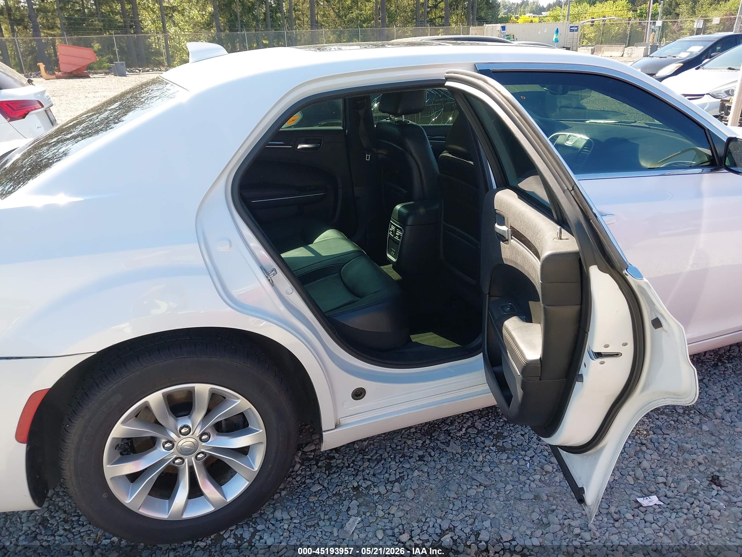 2015 Chrysler 300 Limited White vin: 2C3CCAAG5FH853248