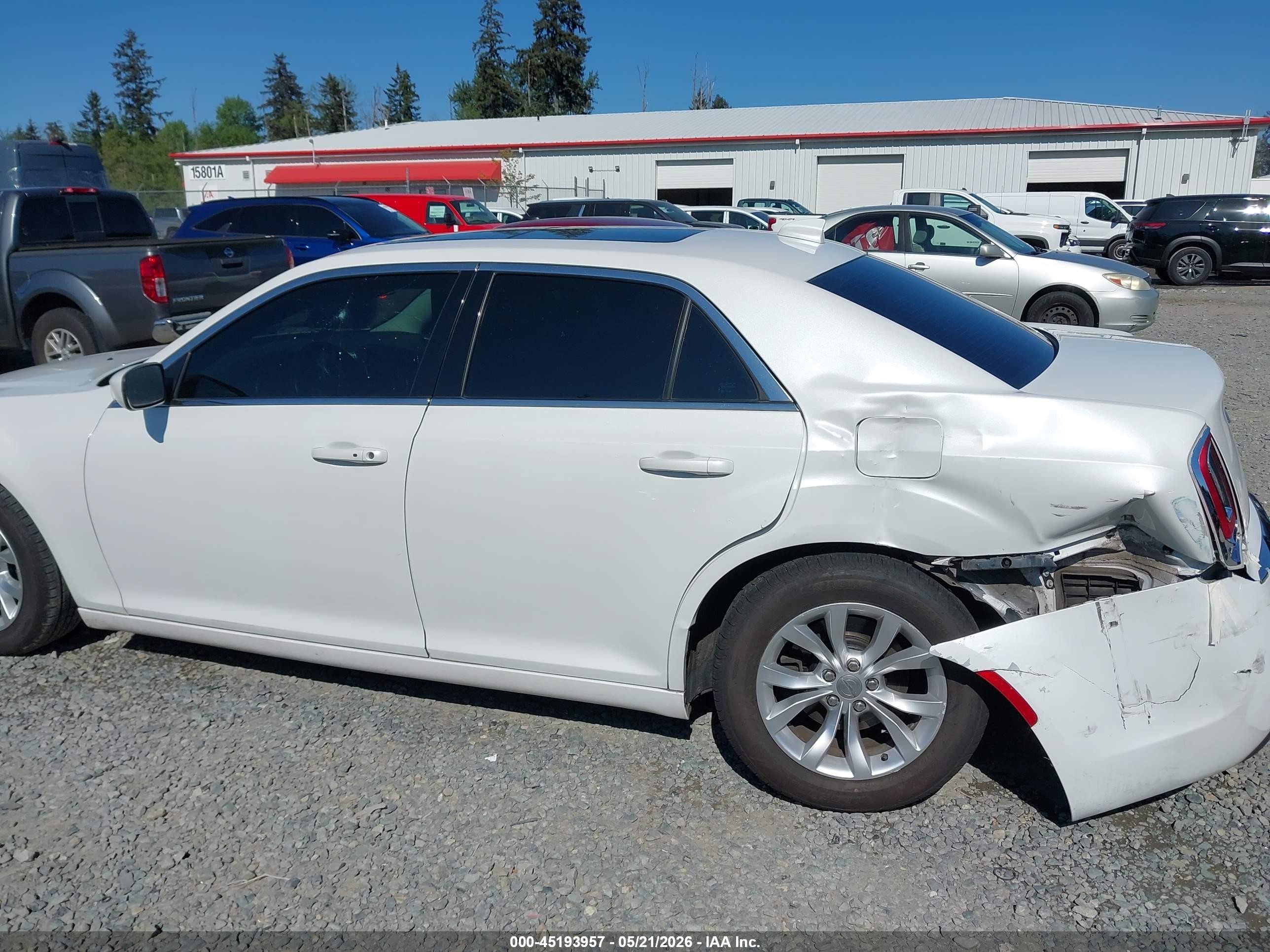 2015 Chrysler 300 Limited White vin: 2C3CCAAG5FH853248