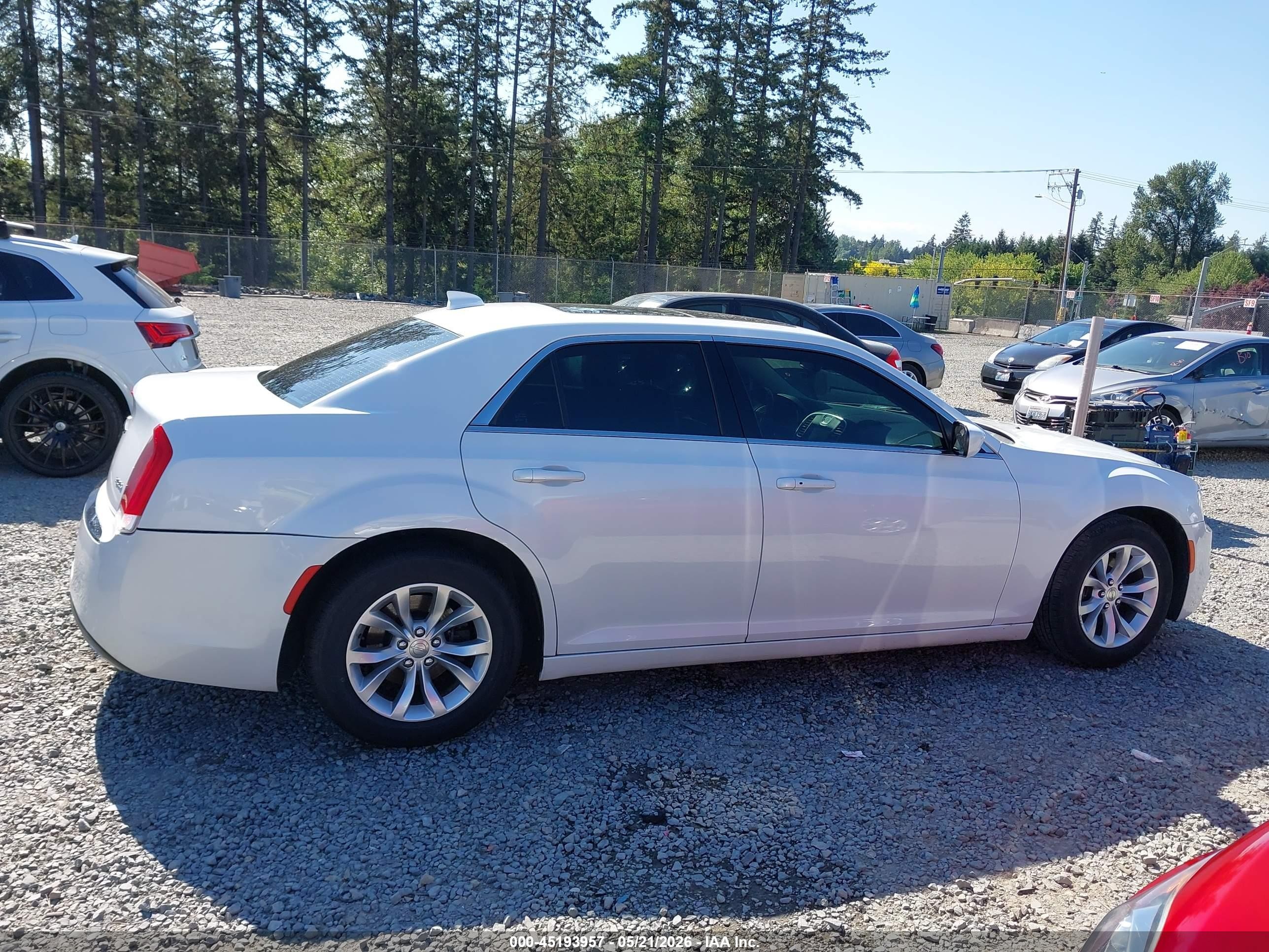 2015 Chrysler 300 Limited White vin: 2C3CCAAG5FH853248