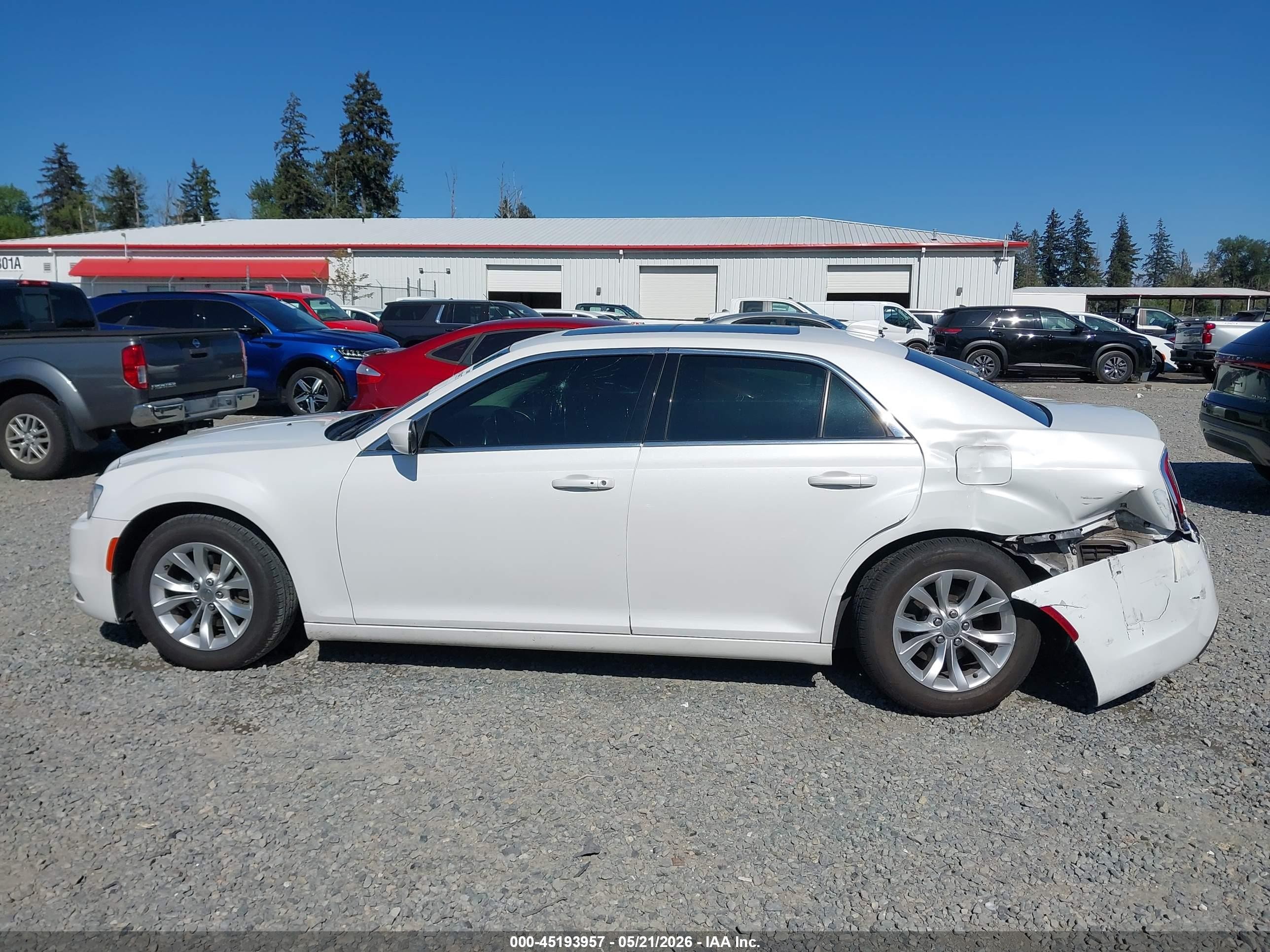 2015 Chrysler 300 Limited White vin: 2C3CCAAG5FH853248