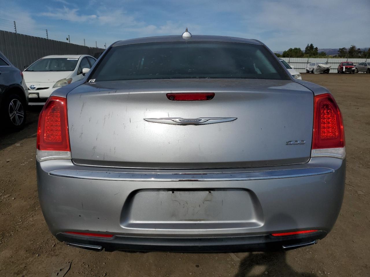 2016 Chrysler 300 Limited Silver vin: 2C3CCAAG5GH229743