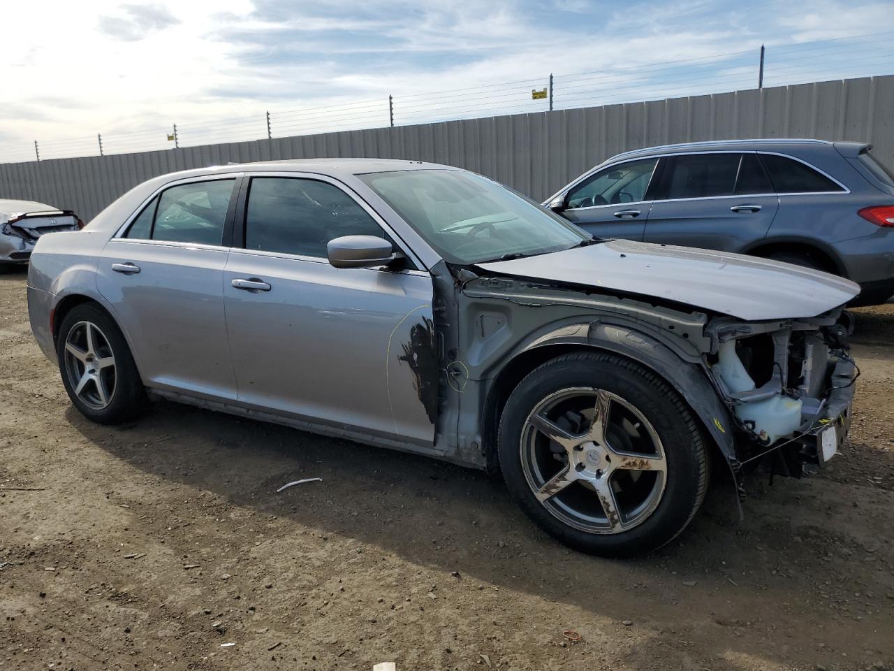2016 Chrysler 300 Limited Silver vin: 2C3CCAAG5GH229743