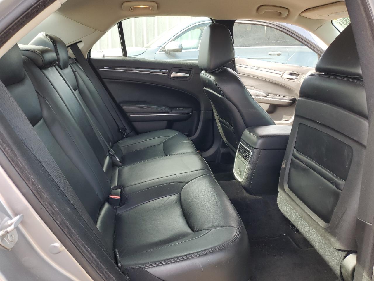 2016 Chrysler 300 Limited Silver vin: 2C3CCAAG5GH229743