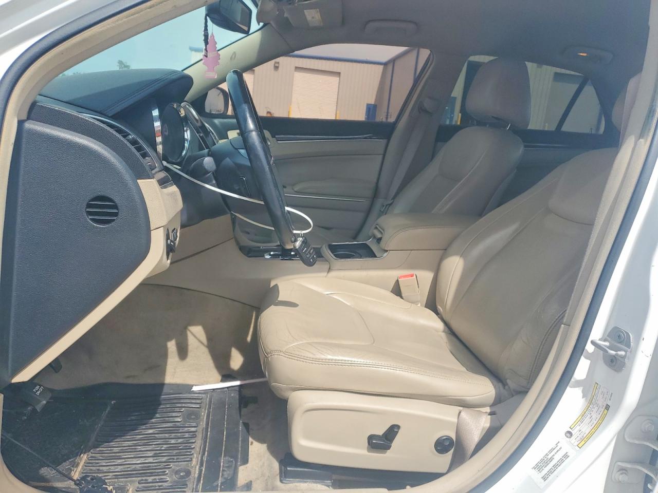 2013 Chrysler 300 White vin: 2C3CCAAG6DH736050