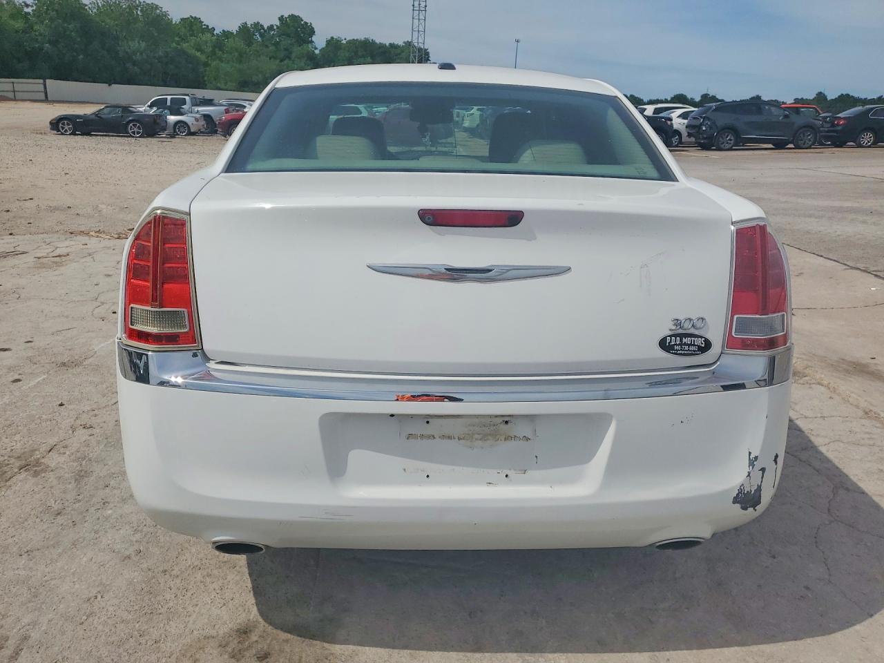 2013 Chrysler 300 White vin: 2C3CCAAG6DH736050