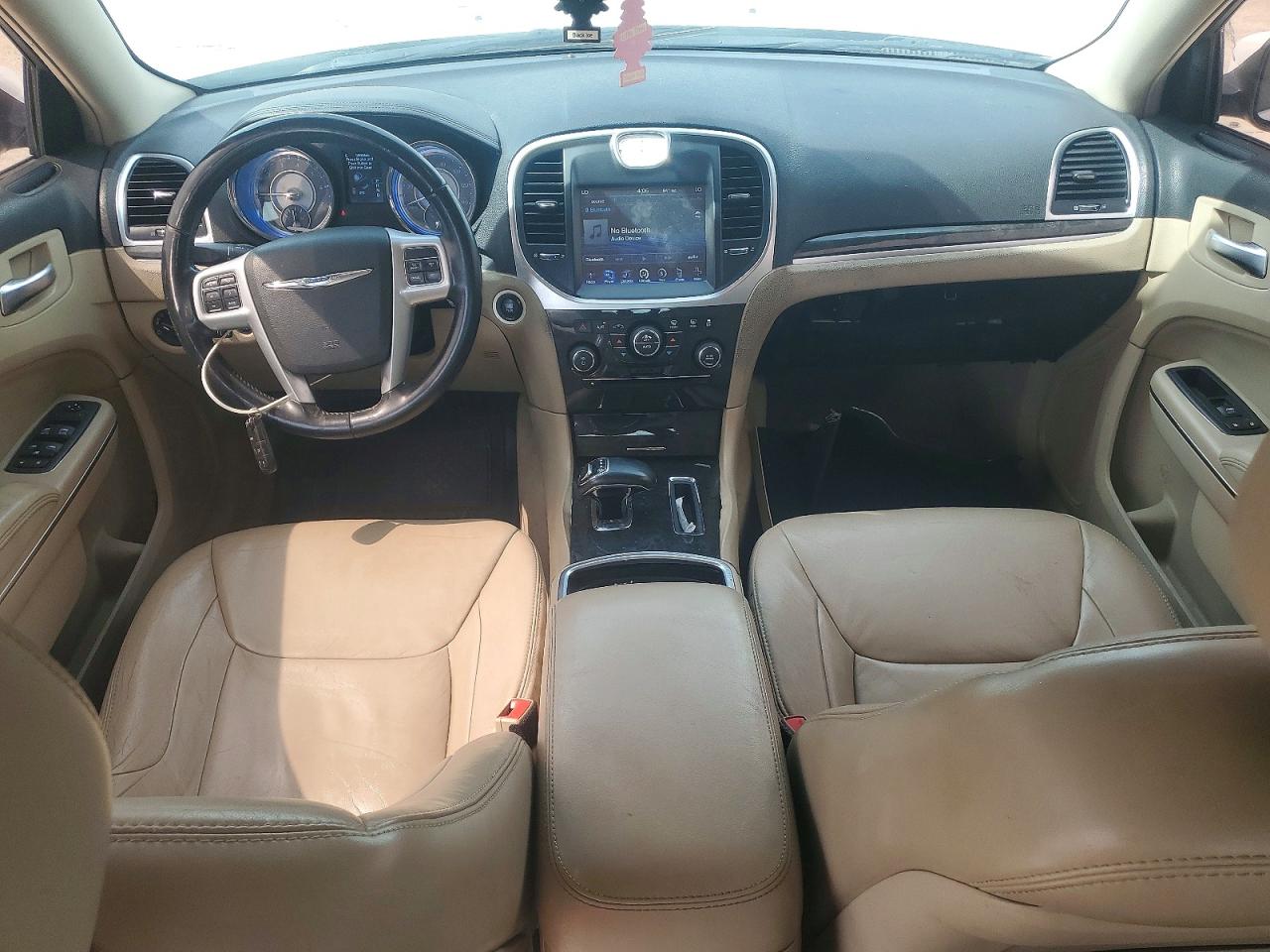 2013 Chrysler 300 White vin: 2C3CCAAG6DH736050