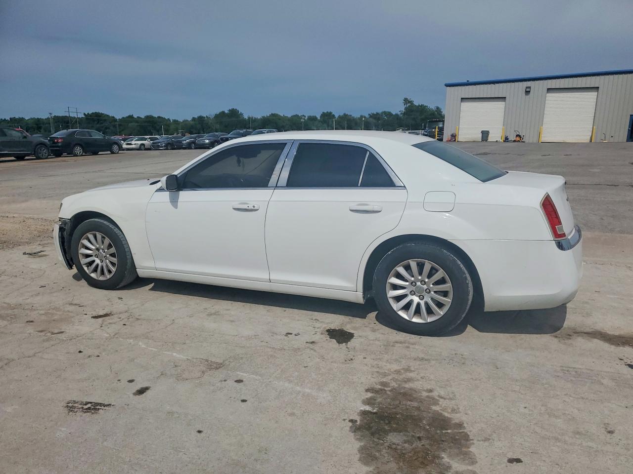 2013 Chrysler 300 White vin: 2C3CCAAG6DH736050