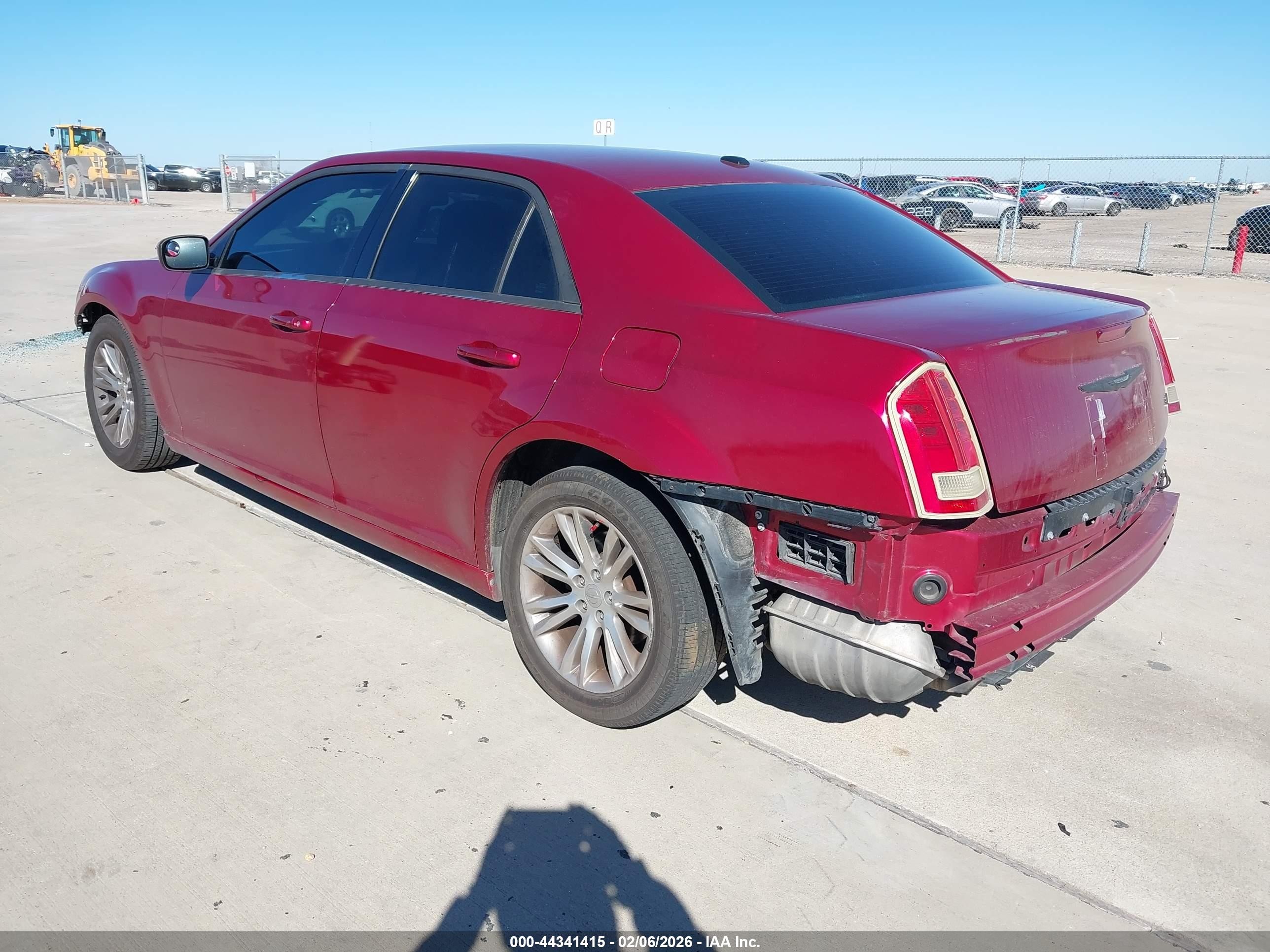 2014 Chrysler 300   Red vin: 2C3CCAAG6EH156752