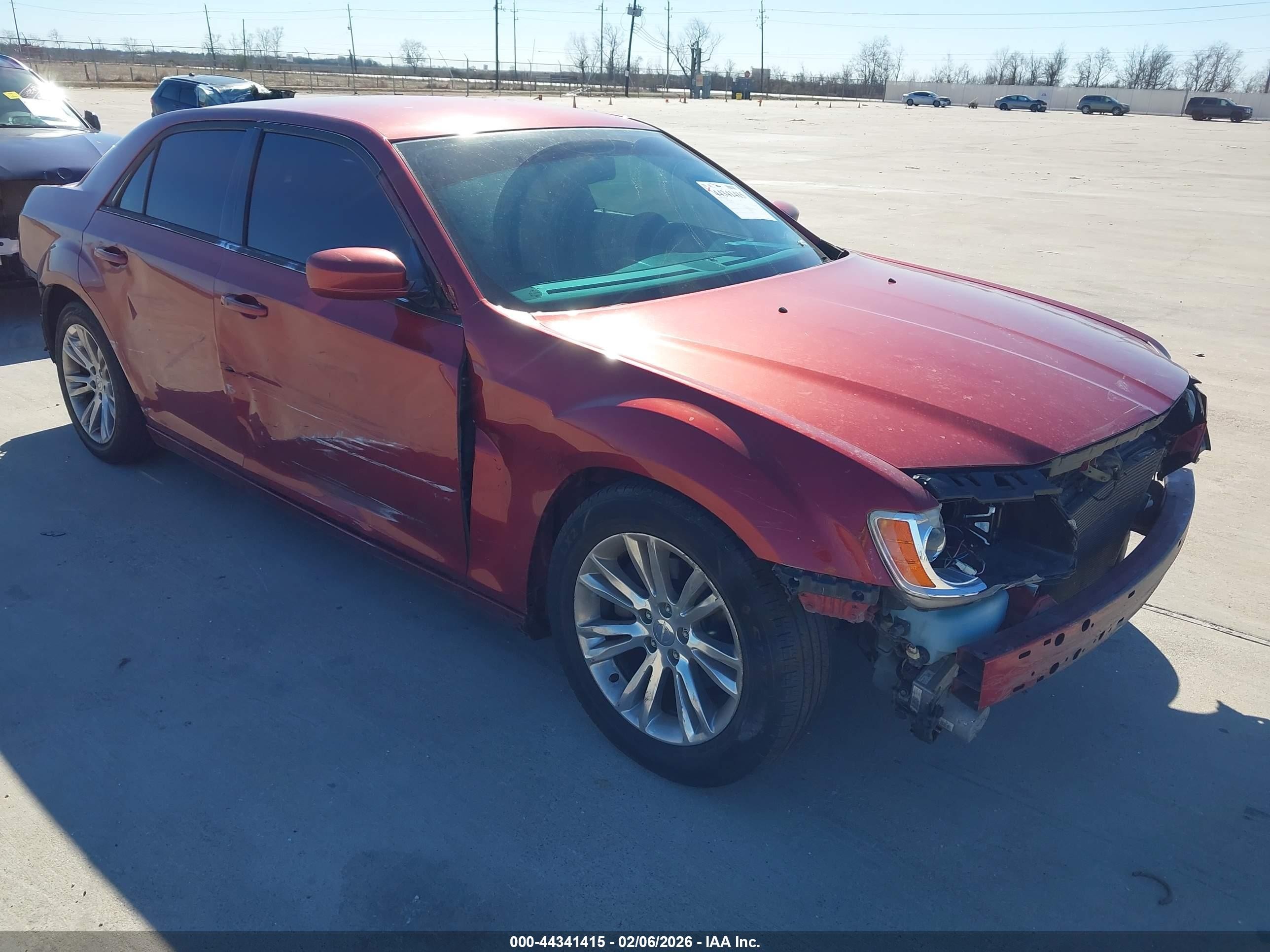 2014 Chrysler 300   Red vin: 2C3CCAAG6EH156752