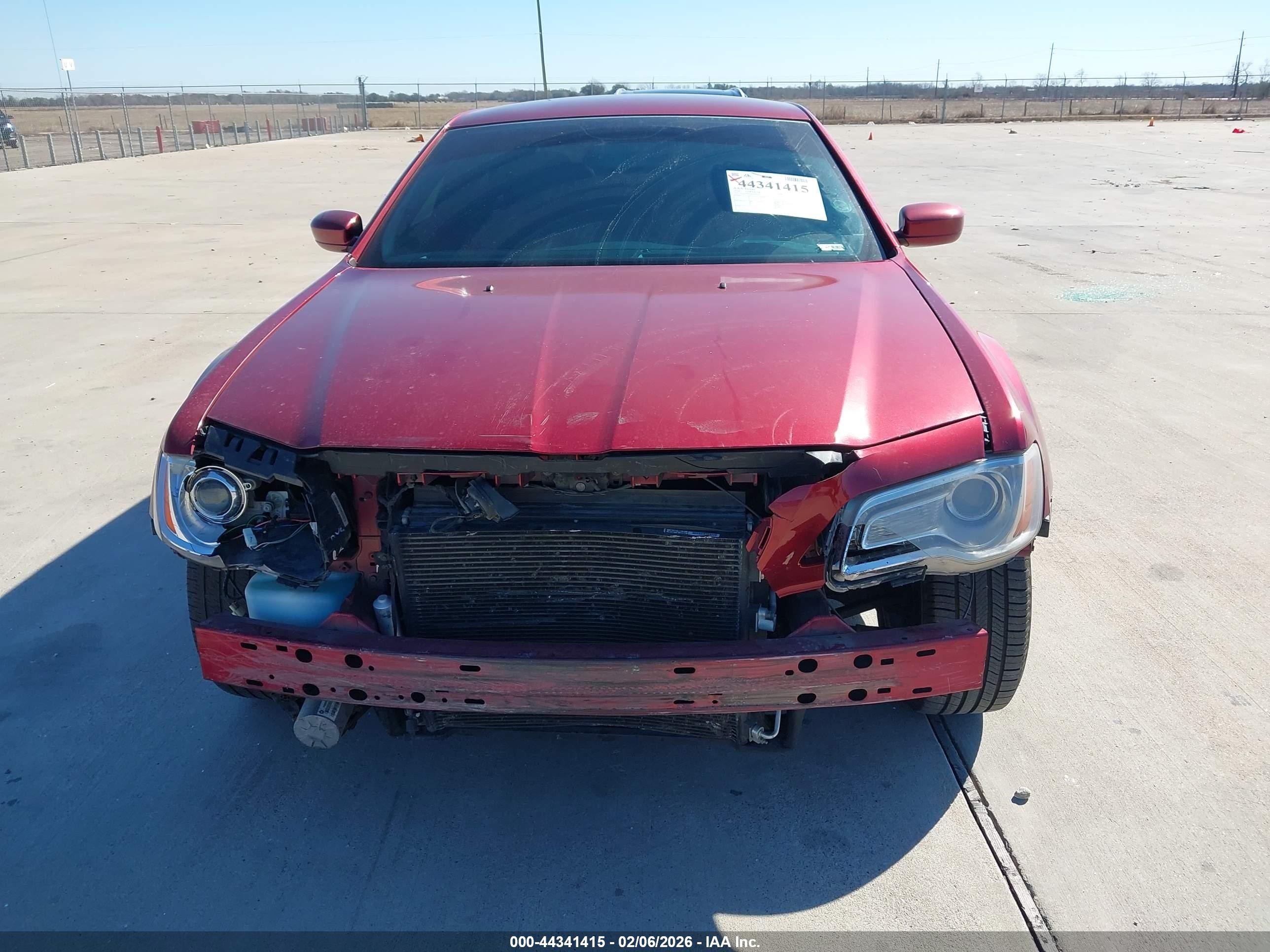 2014 Chrysler 300   Red vin: 2C3CCAAG6EH156752