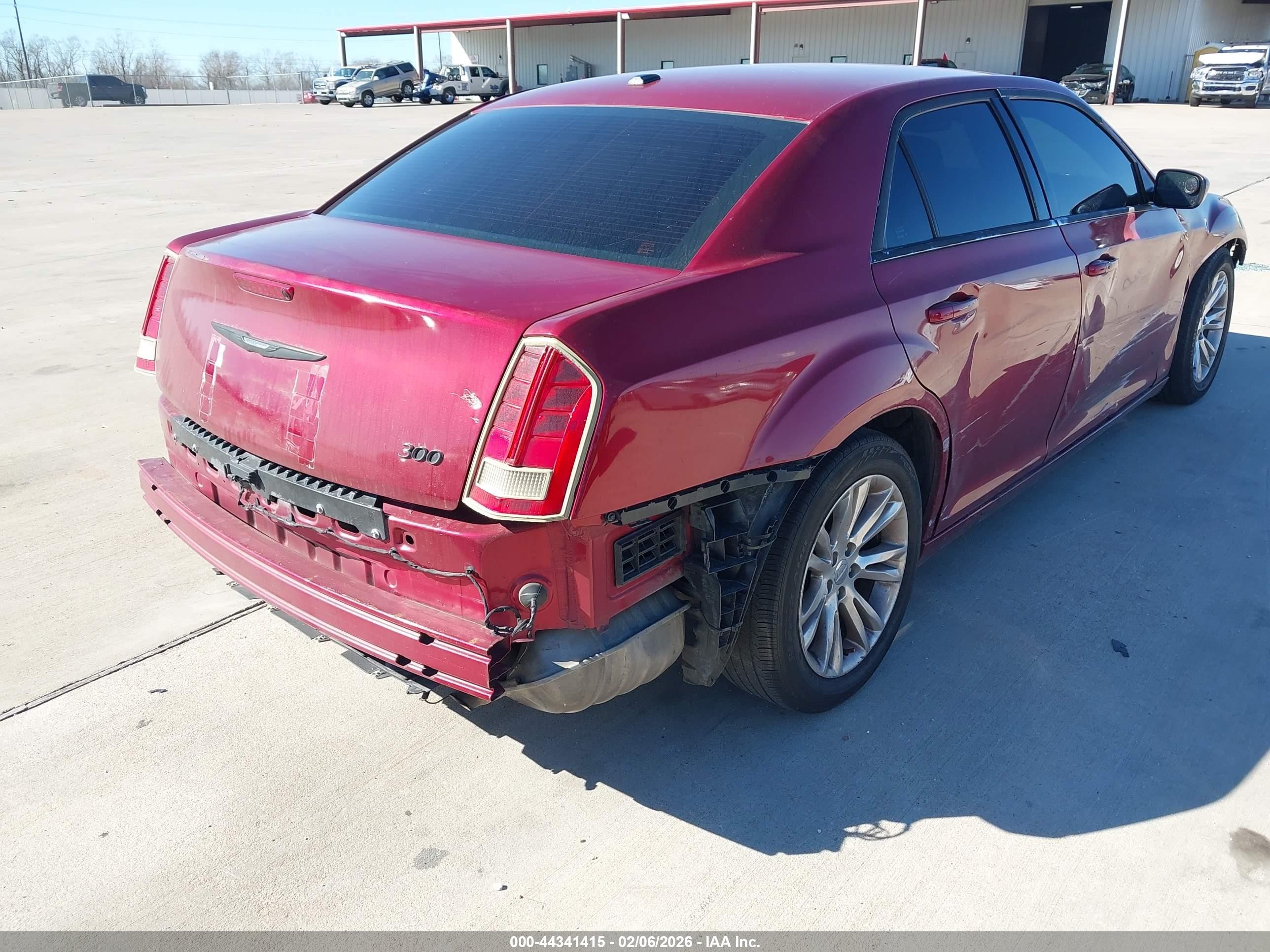 2014 Chrysler 300   Red vin: 2C3CCAAG6EH156752