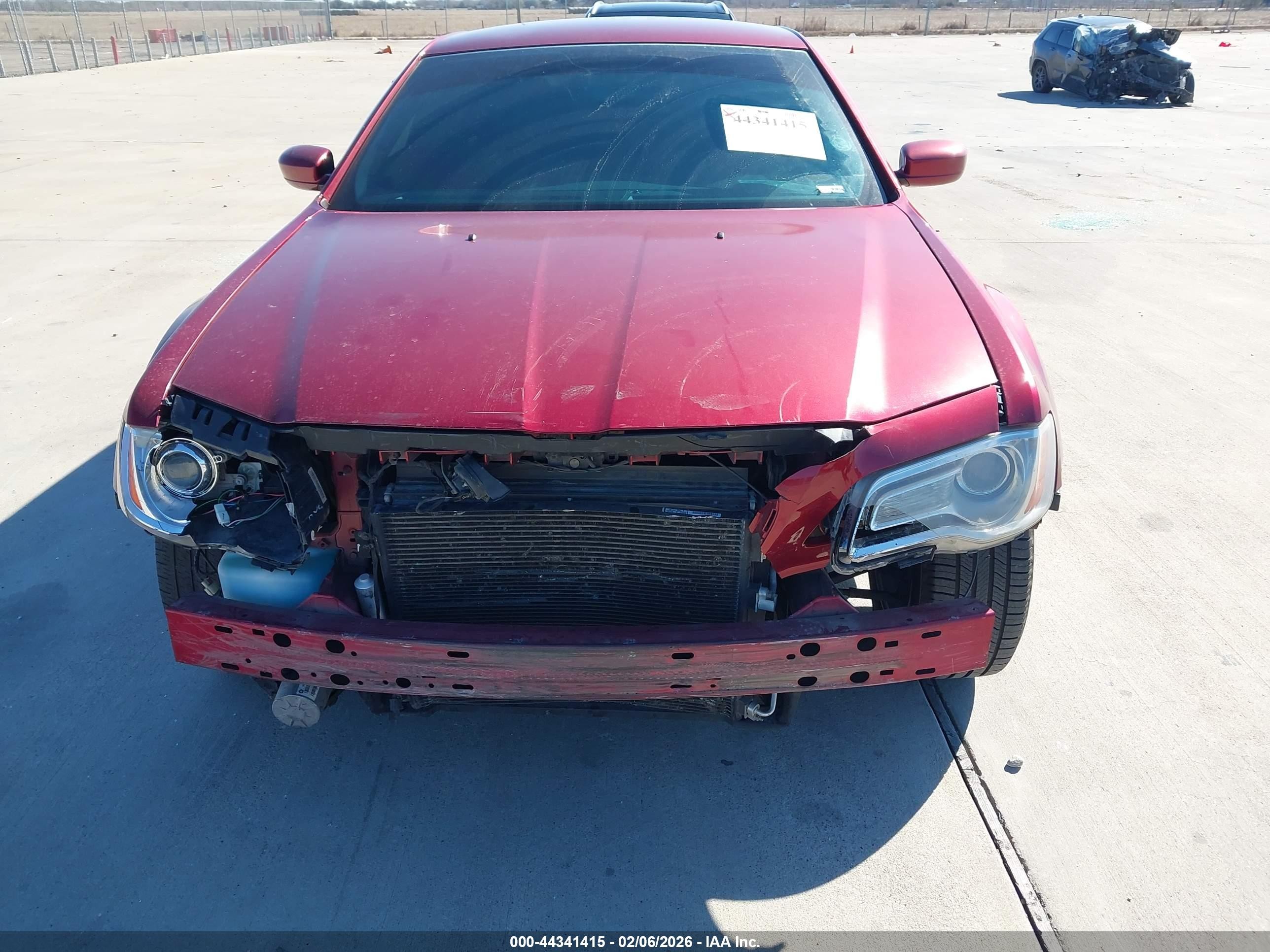2014 Chrysler 300   Red vin: 2C3CCAAG6EH156752