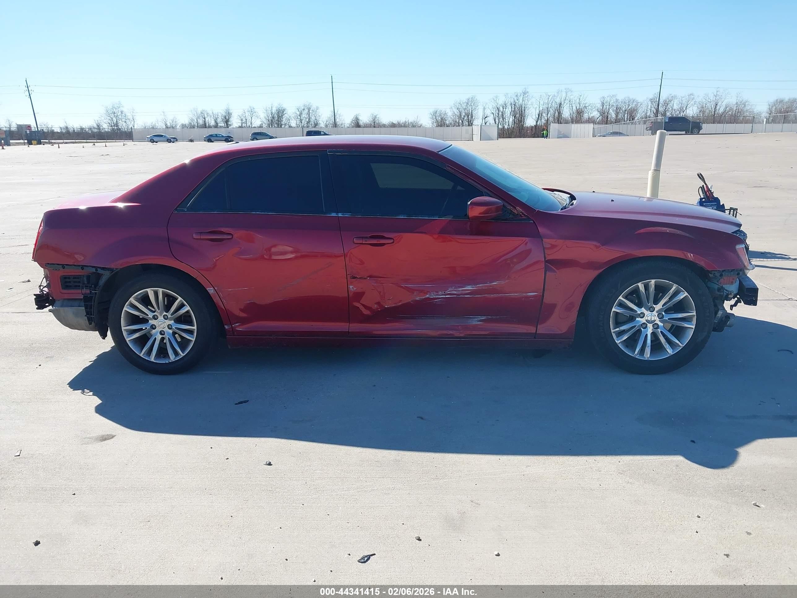 2014 Chrysler 300   Red vin: 2C3CCAAG6EH156752
