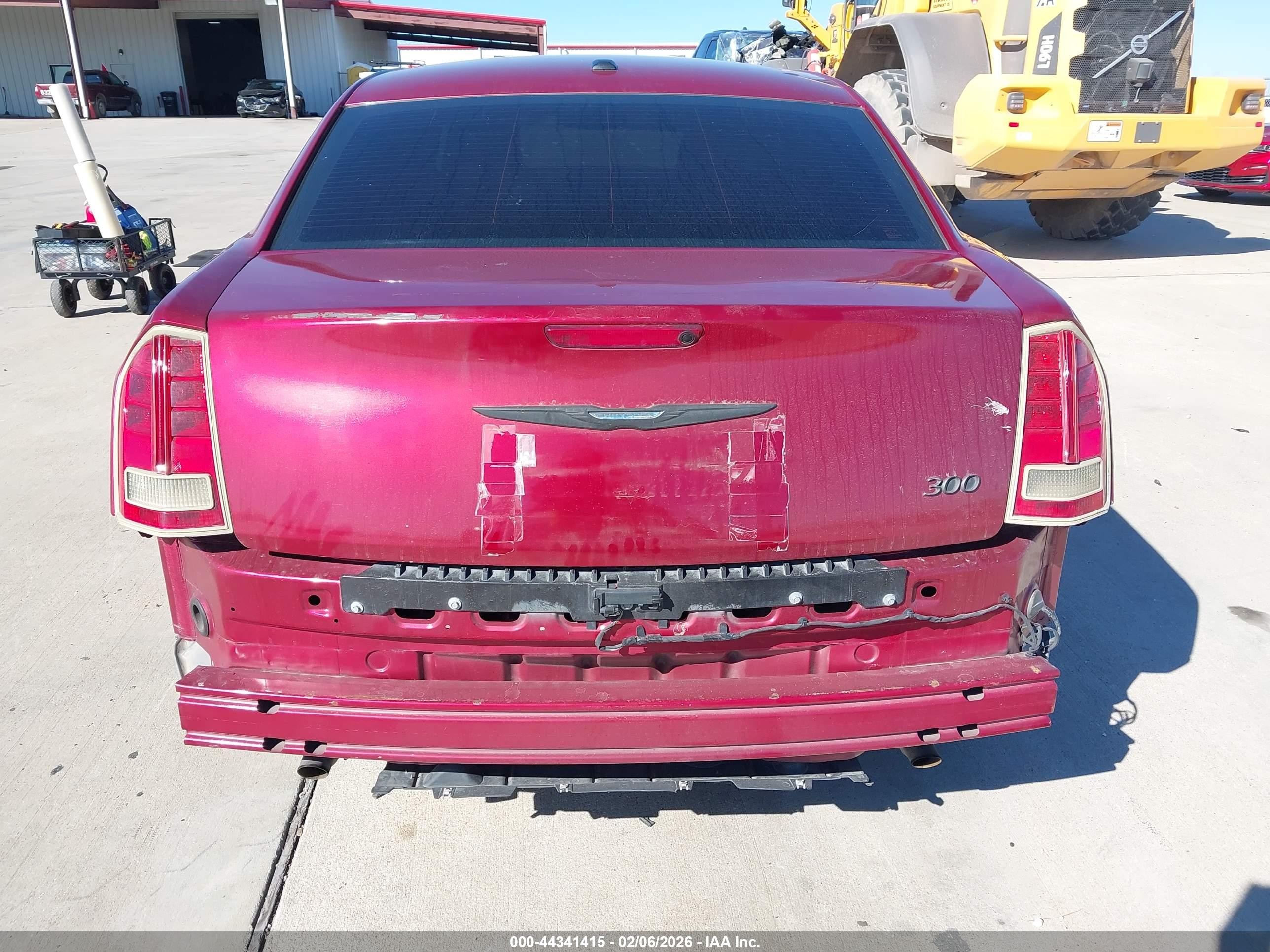 2014 Chrysler 300   Red vin: 2C3CCAAG6EH156752