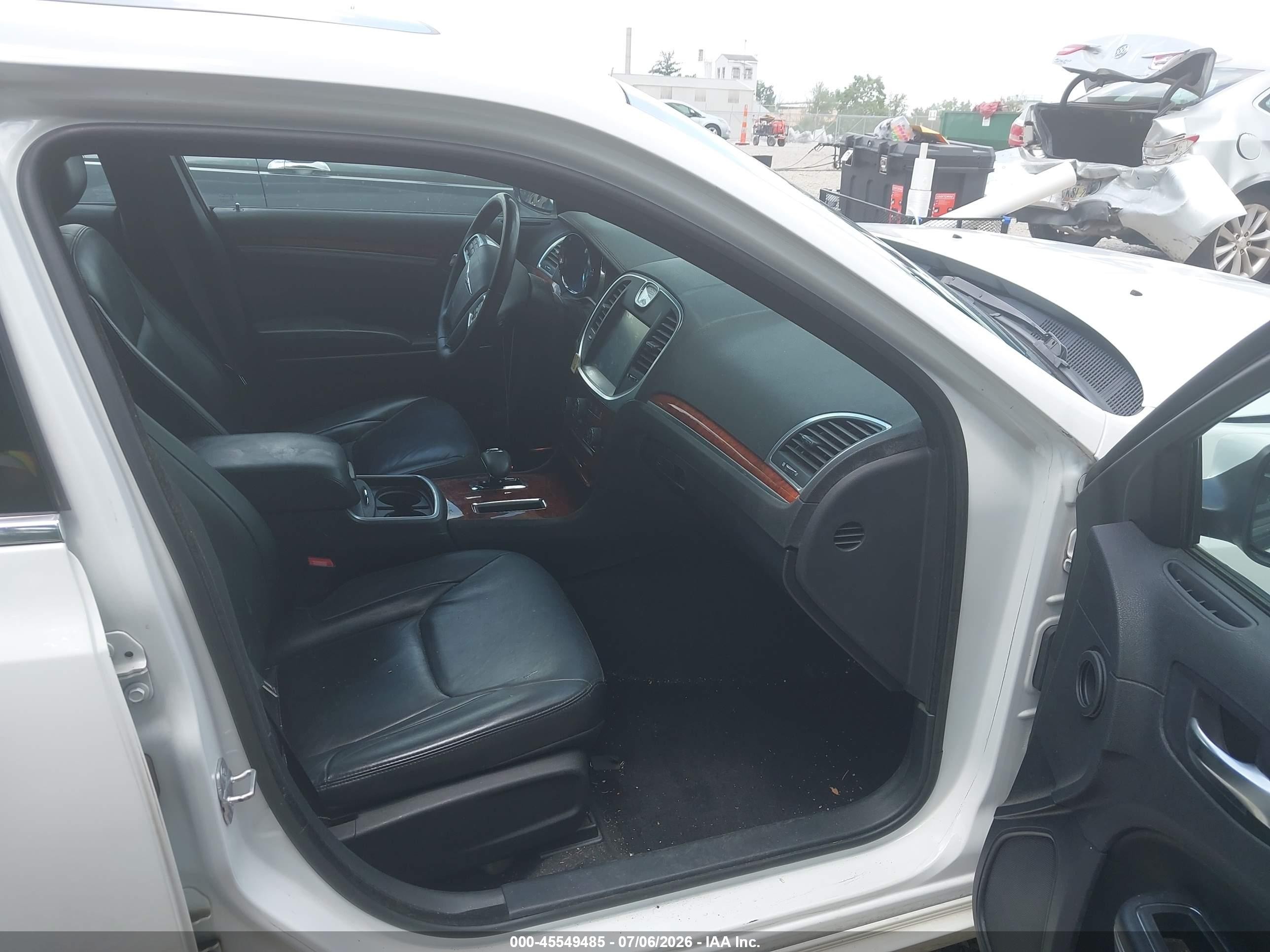 2014 Chrysler 300 White vin: 2C3CCAAG6EH217808