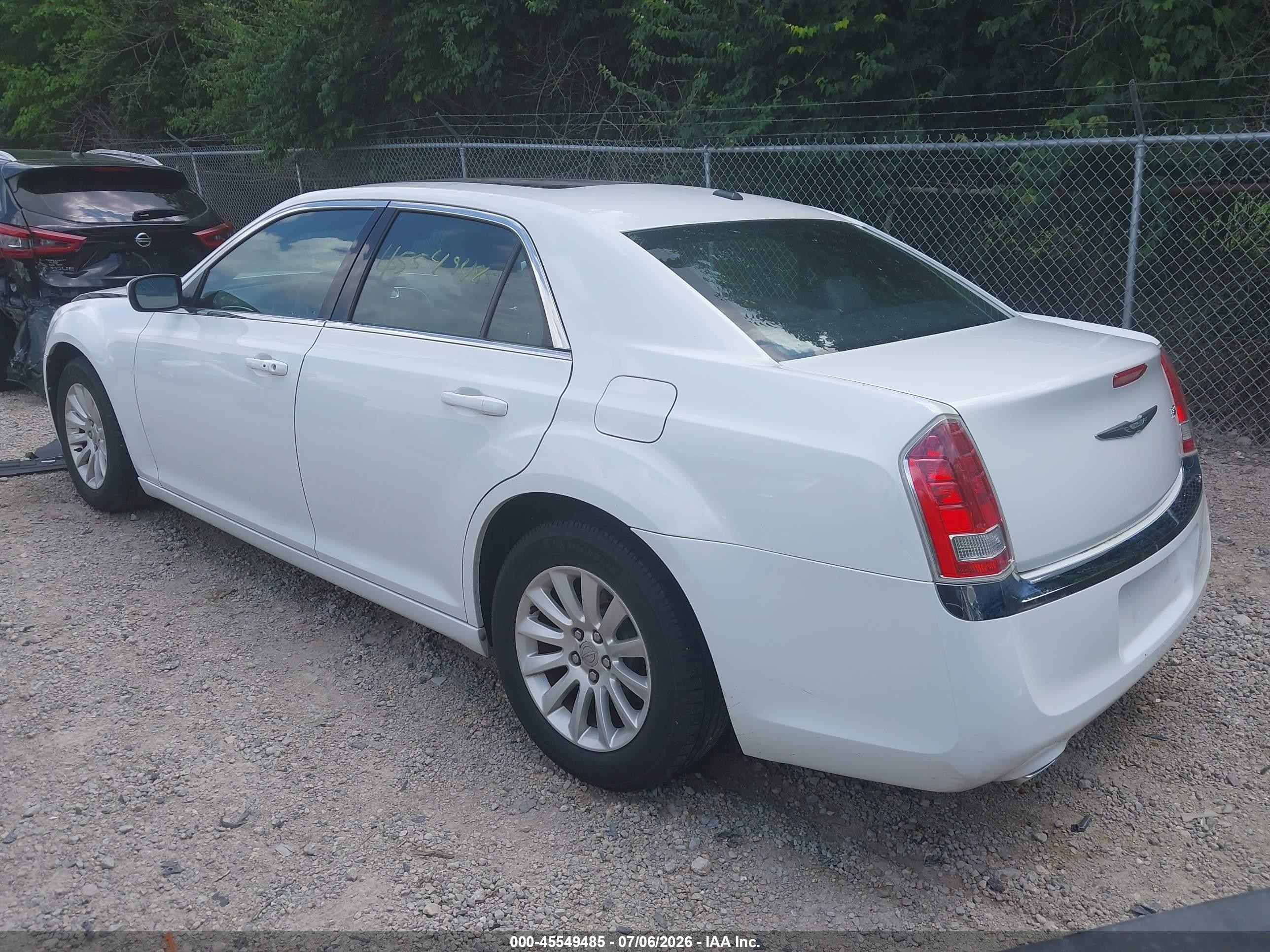 2014 Chrysler 300 White vin: 2C3CCAAG6EH217808