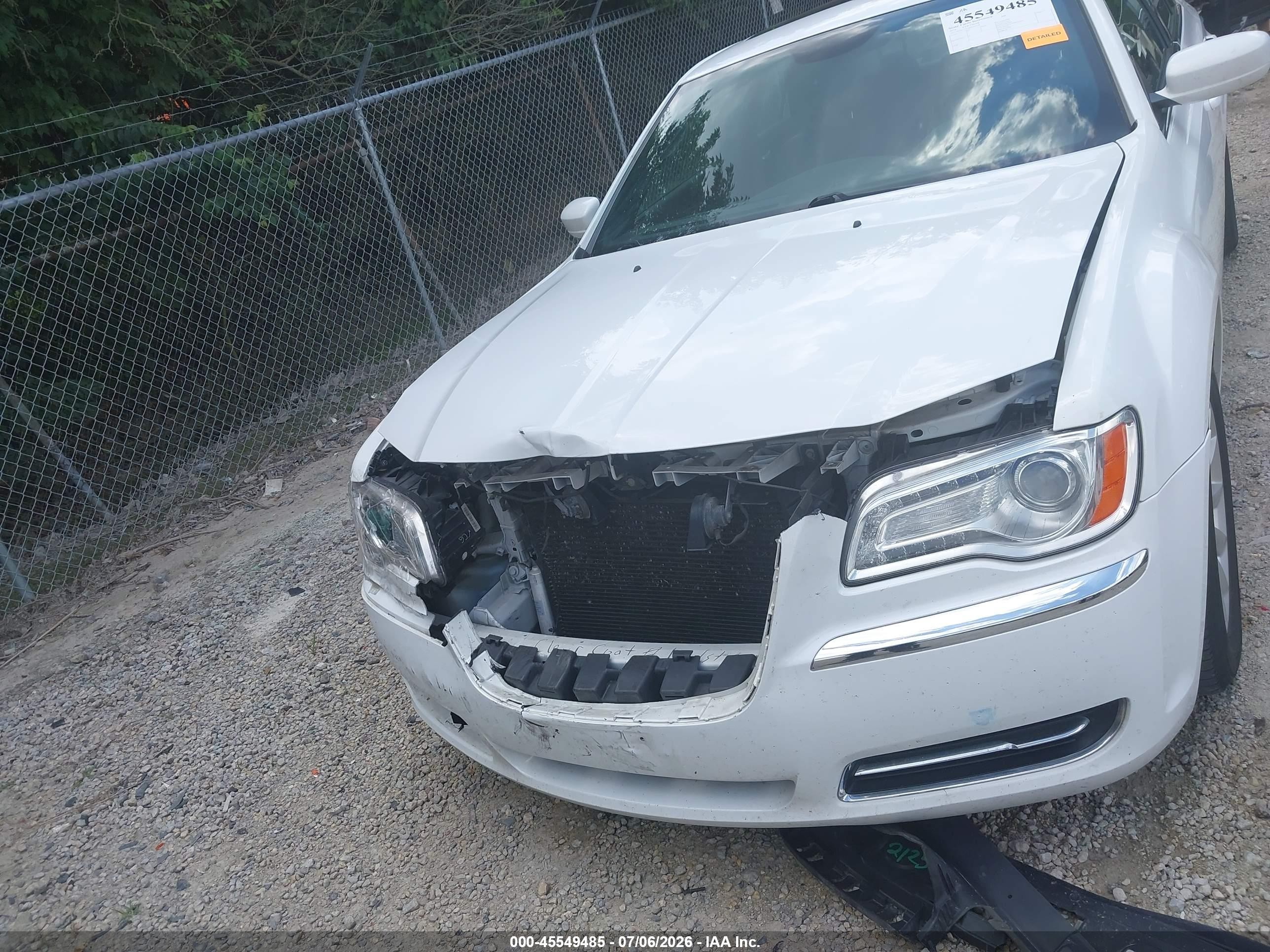 2014 Chrysler 300 White vin: 2C3CCAAG6EH217808