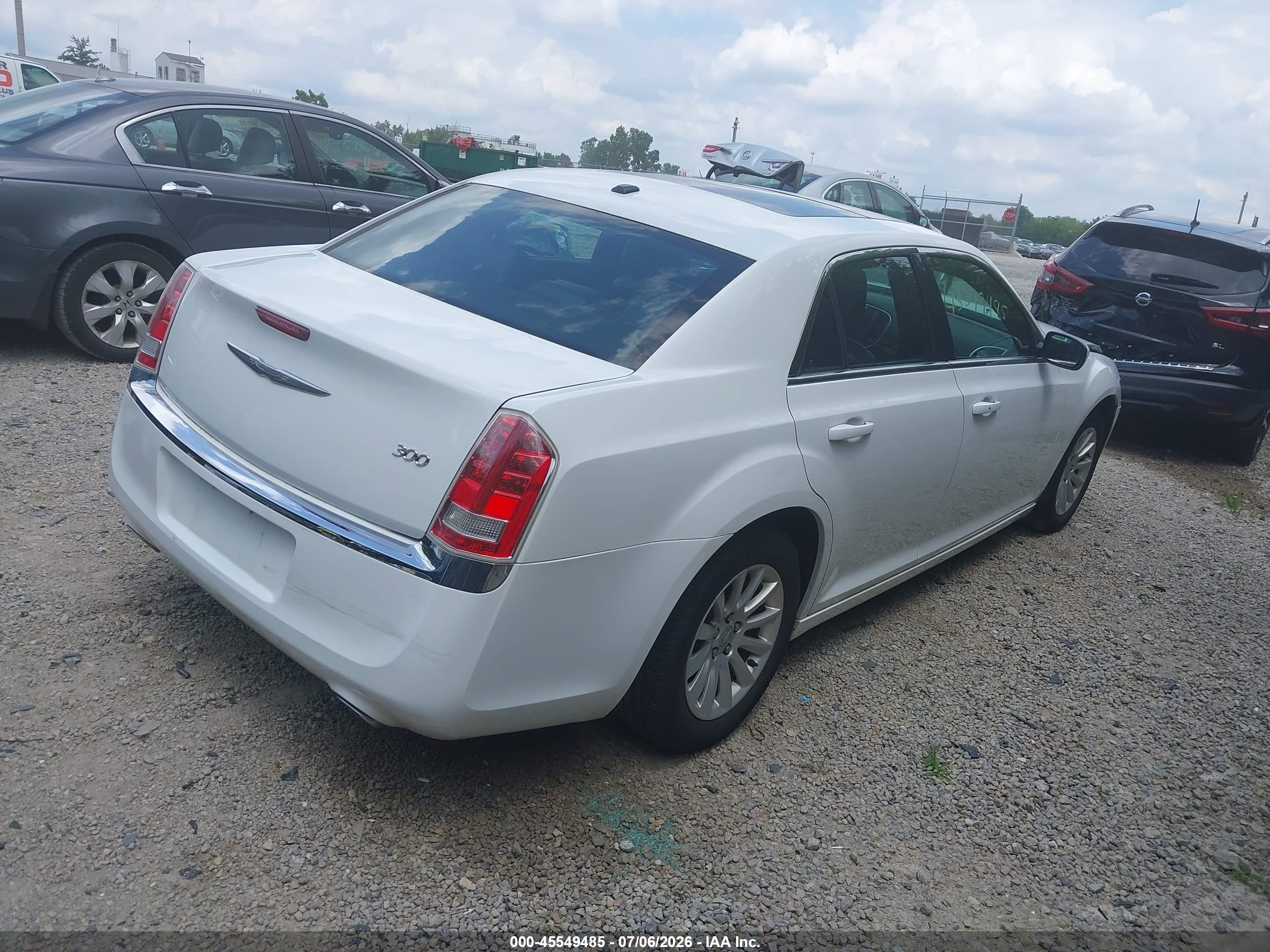 2014 Chrysler 300 White vin: 2C3CCAAG6EH217808