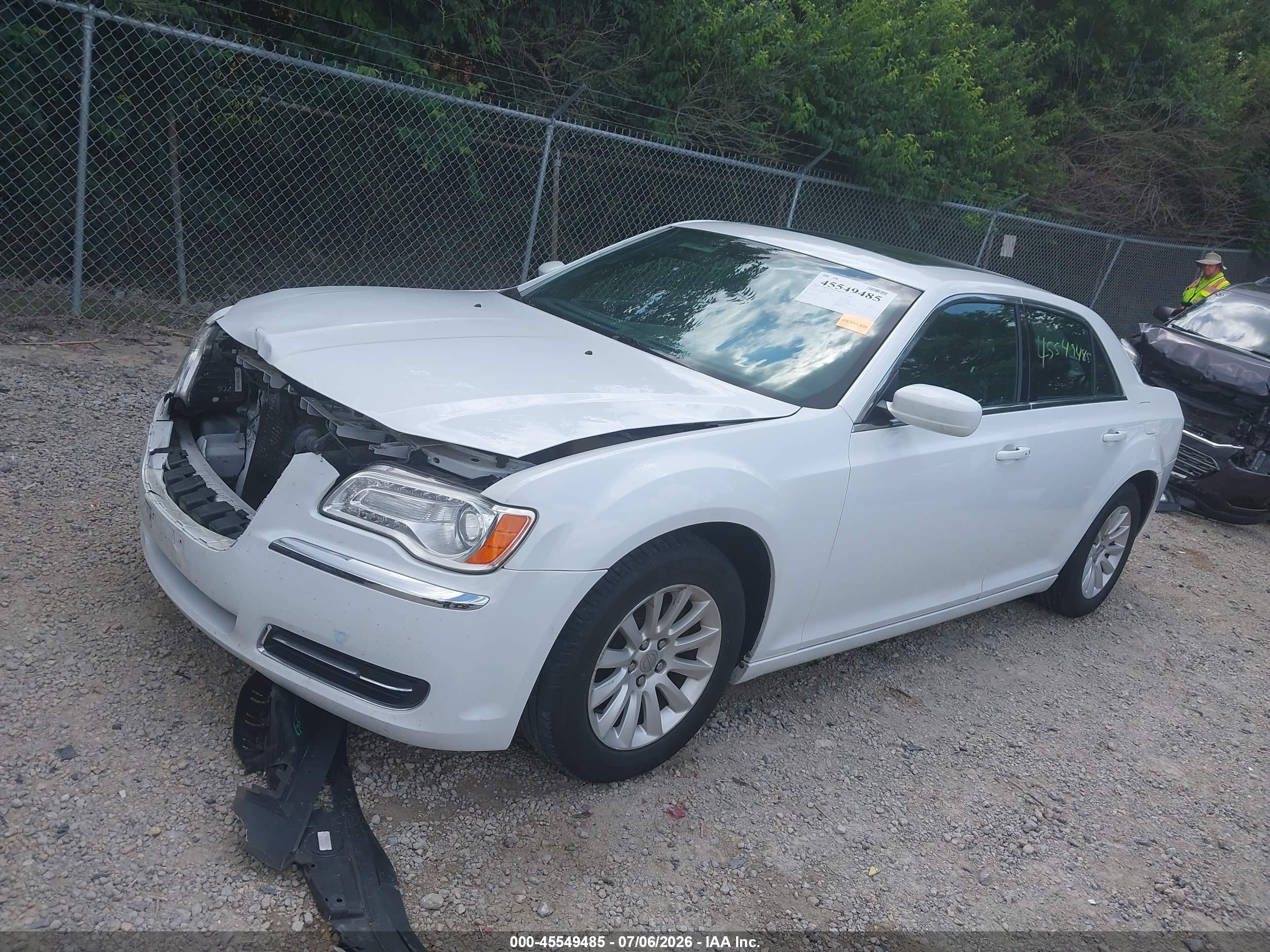 2014 Chrysler 300 White vin: 2C3CCAAG6EH217808