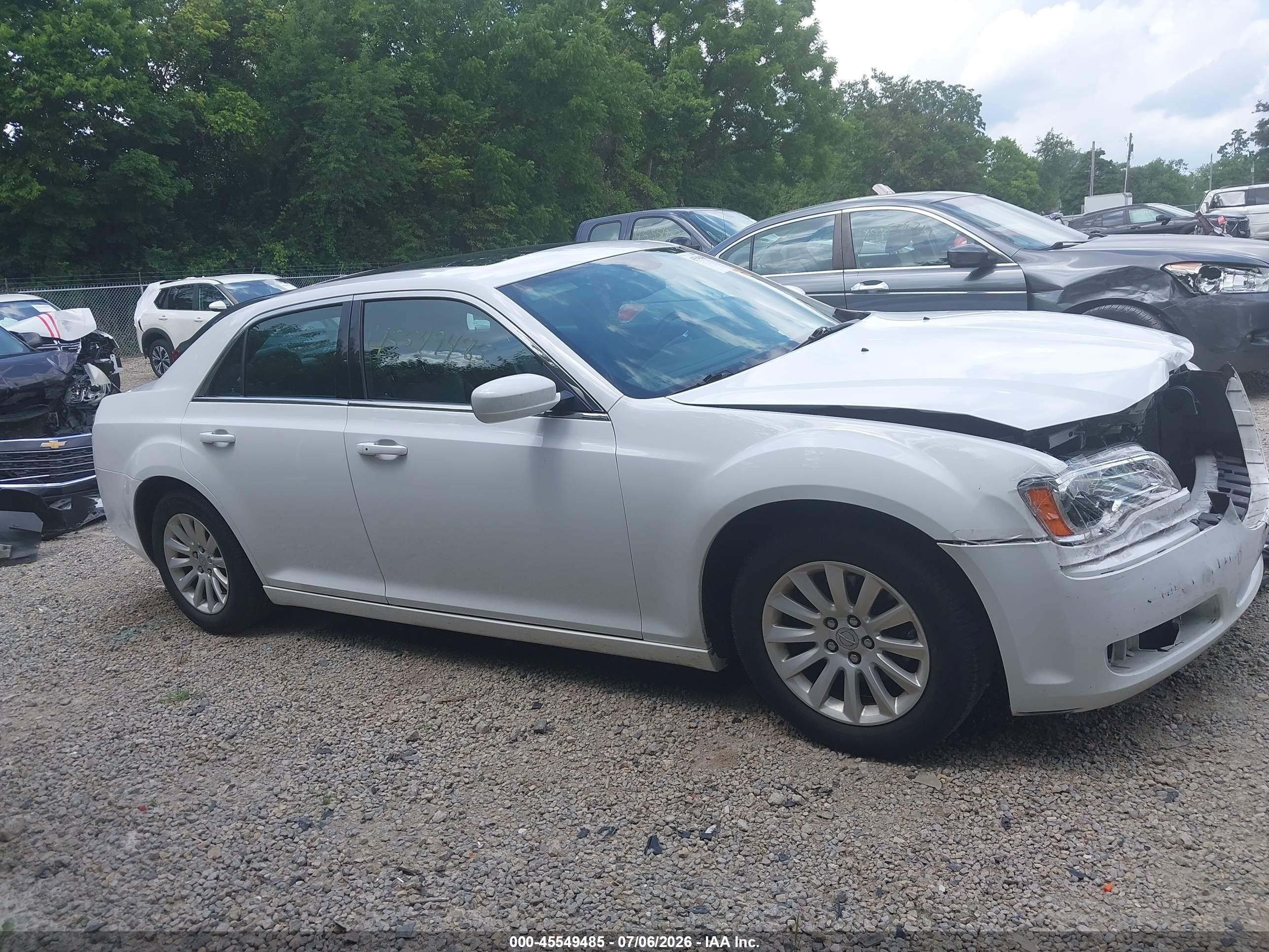 2014 Chrysler 300 White vin: 2C3CCAAG6EH217808