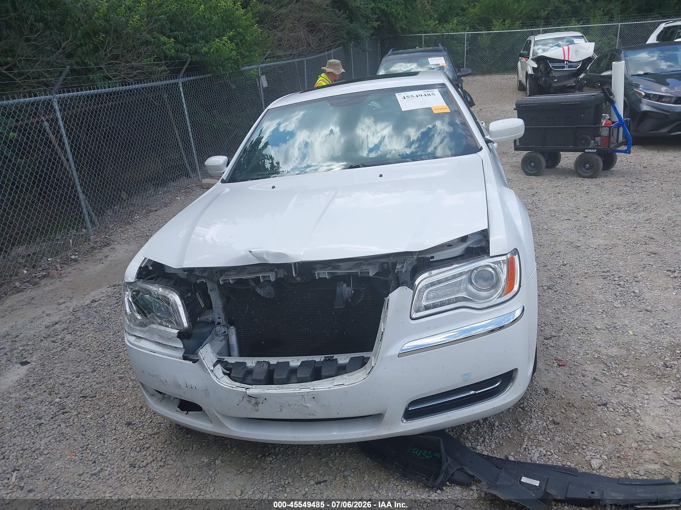2014 Chrysler 300 White vin: 2C3CCAAG6EH217808