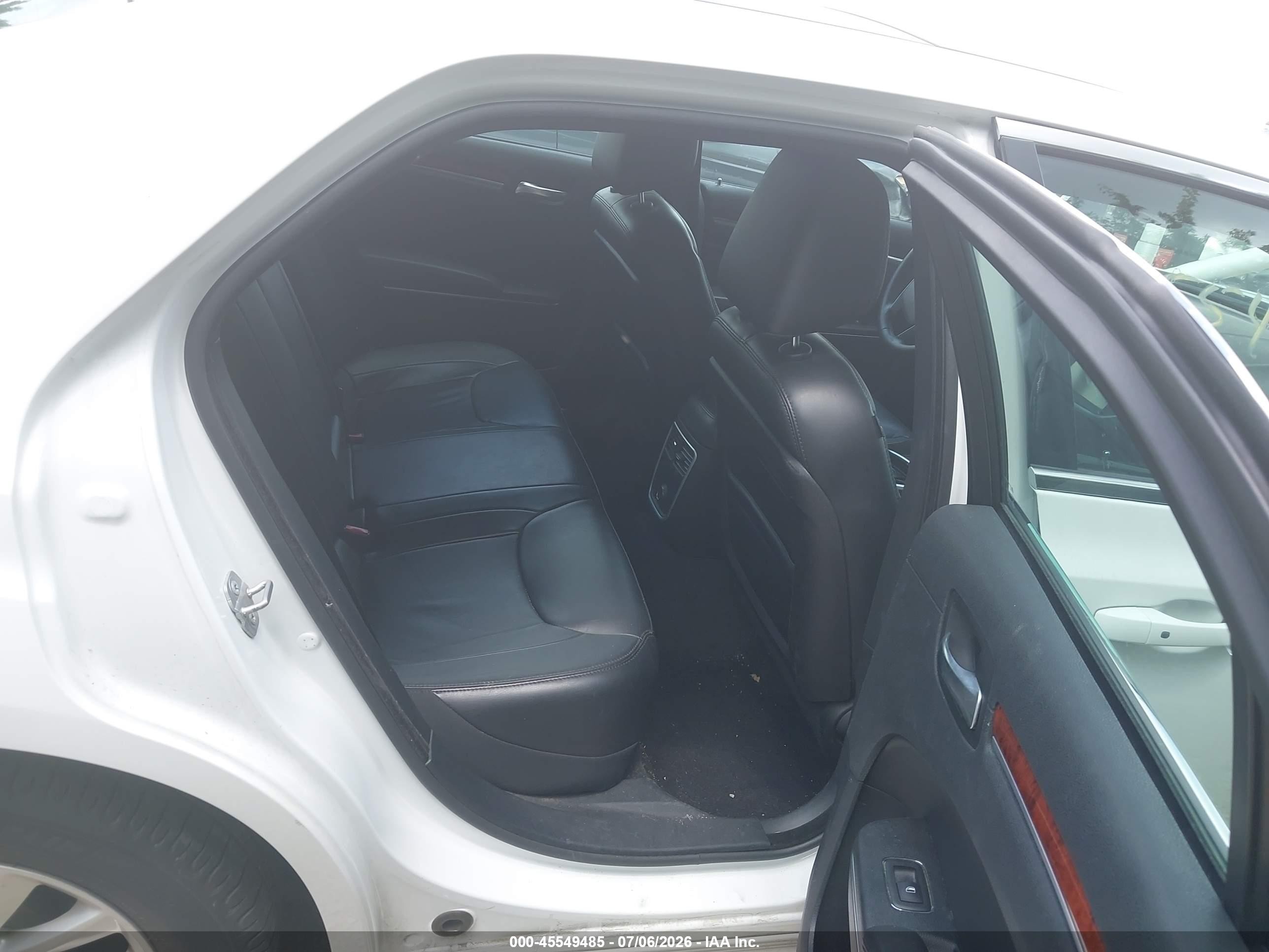 2014 Chrysler 300 White vin: 2C3CCAAG6EH217808
