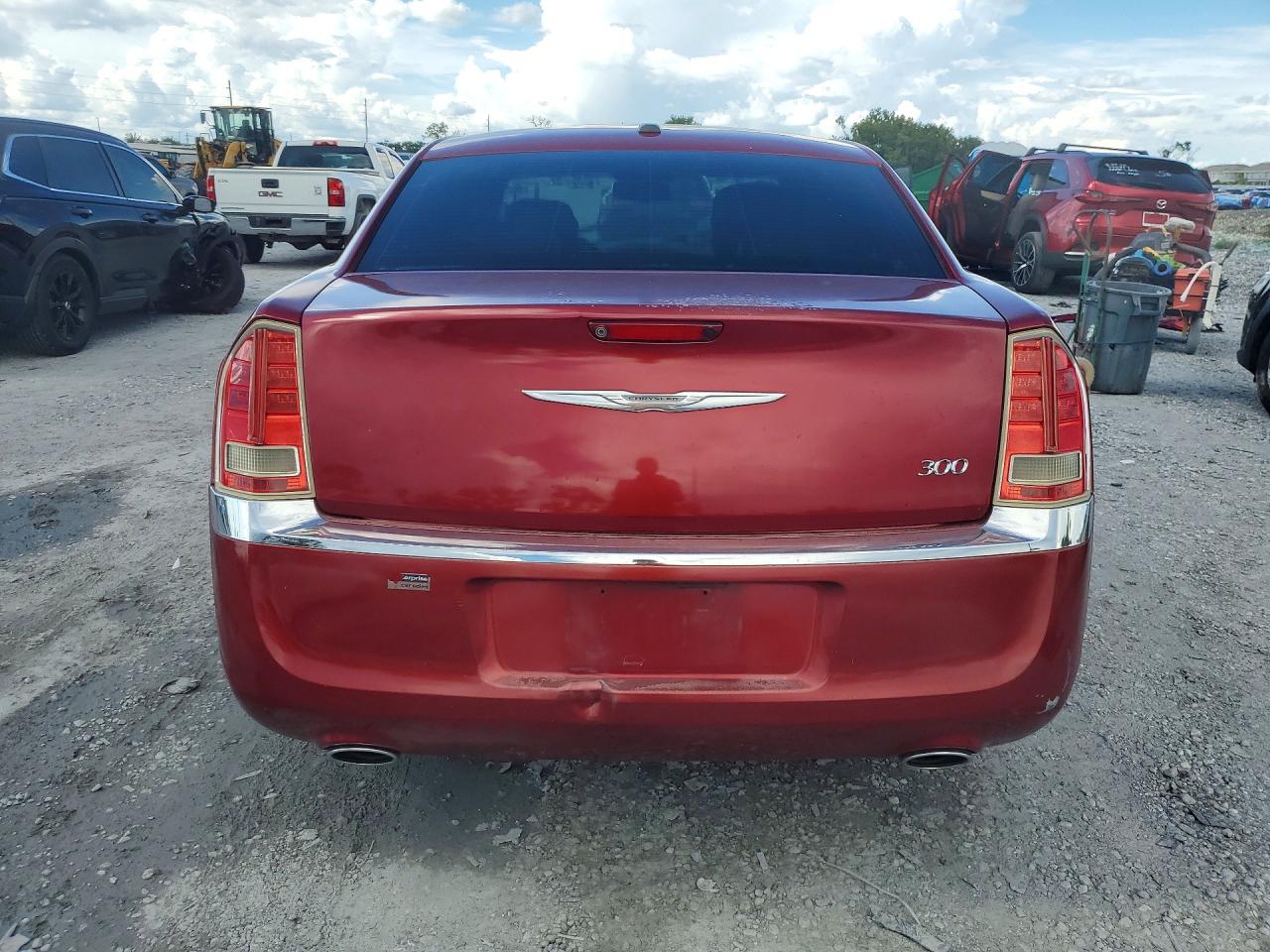 2014 Chrysler 300 Red vin: 2C3CCAAG6EH378501
