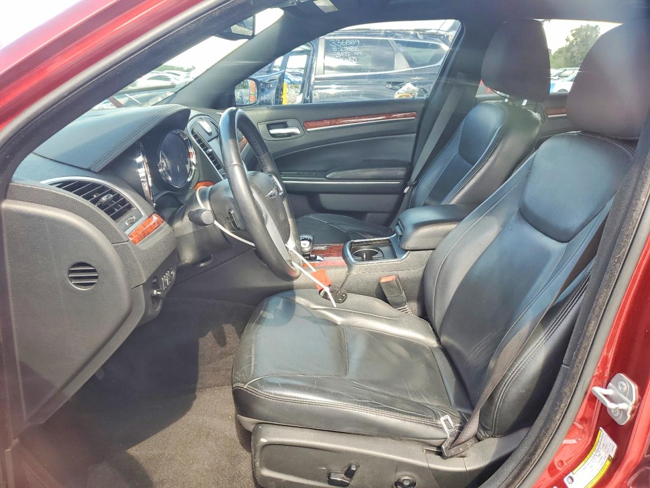 2014 Chrysler 300 Red vin: 2C3CCAAG6EH378501