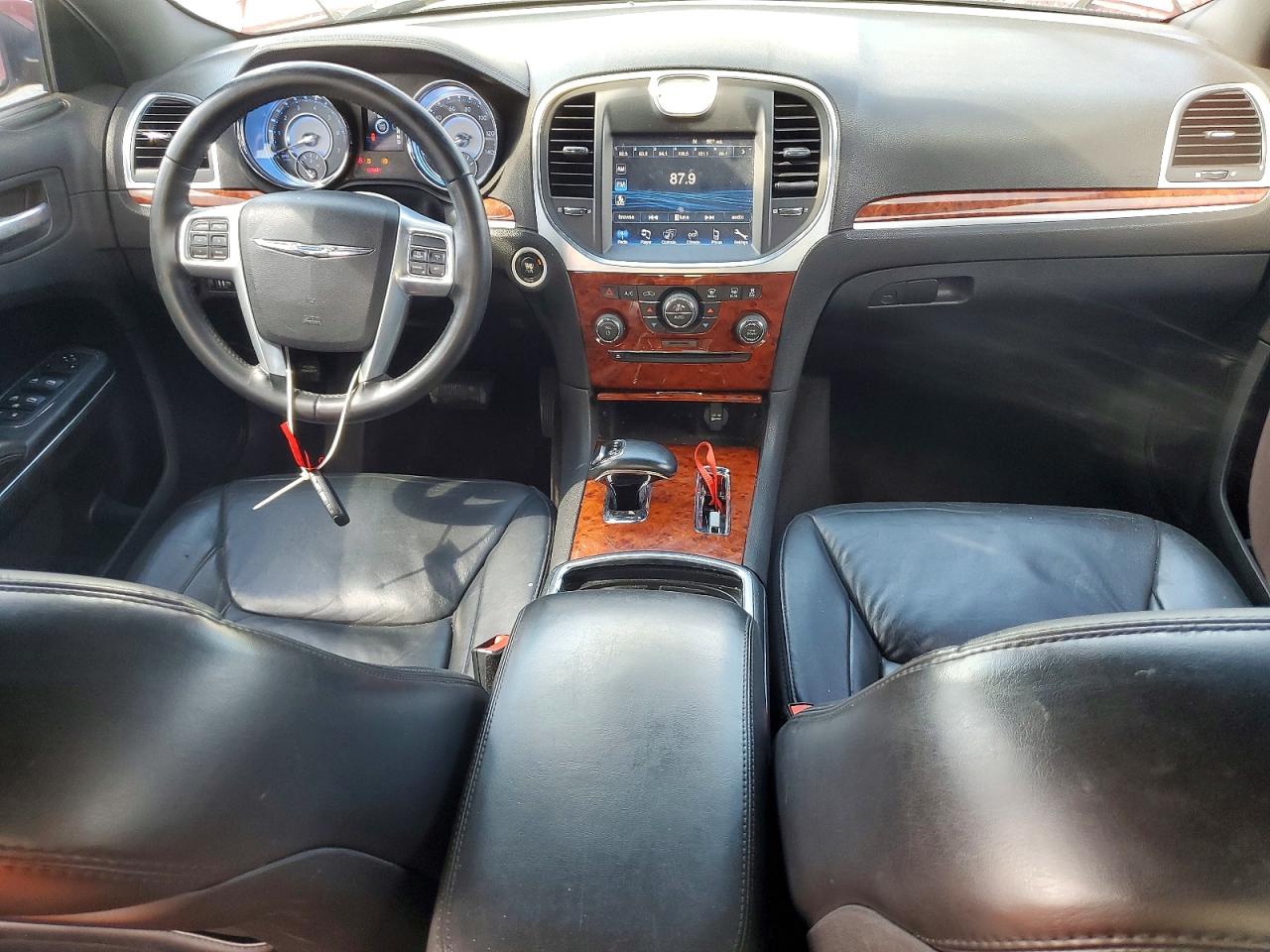 2014 Chrysler 300 Red vin: 2C3CCAAG6EH378501